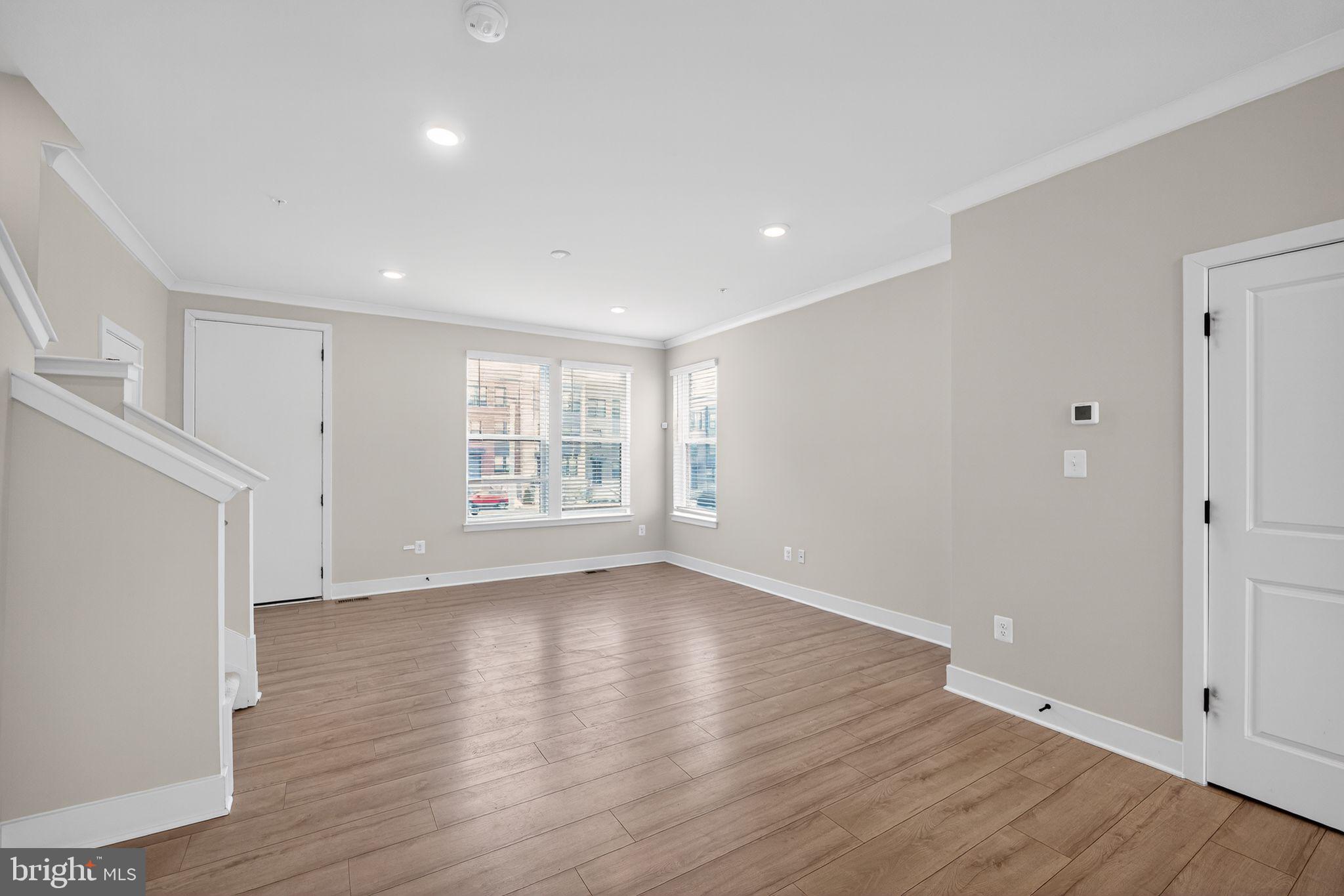 MEDFIELD - Residential