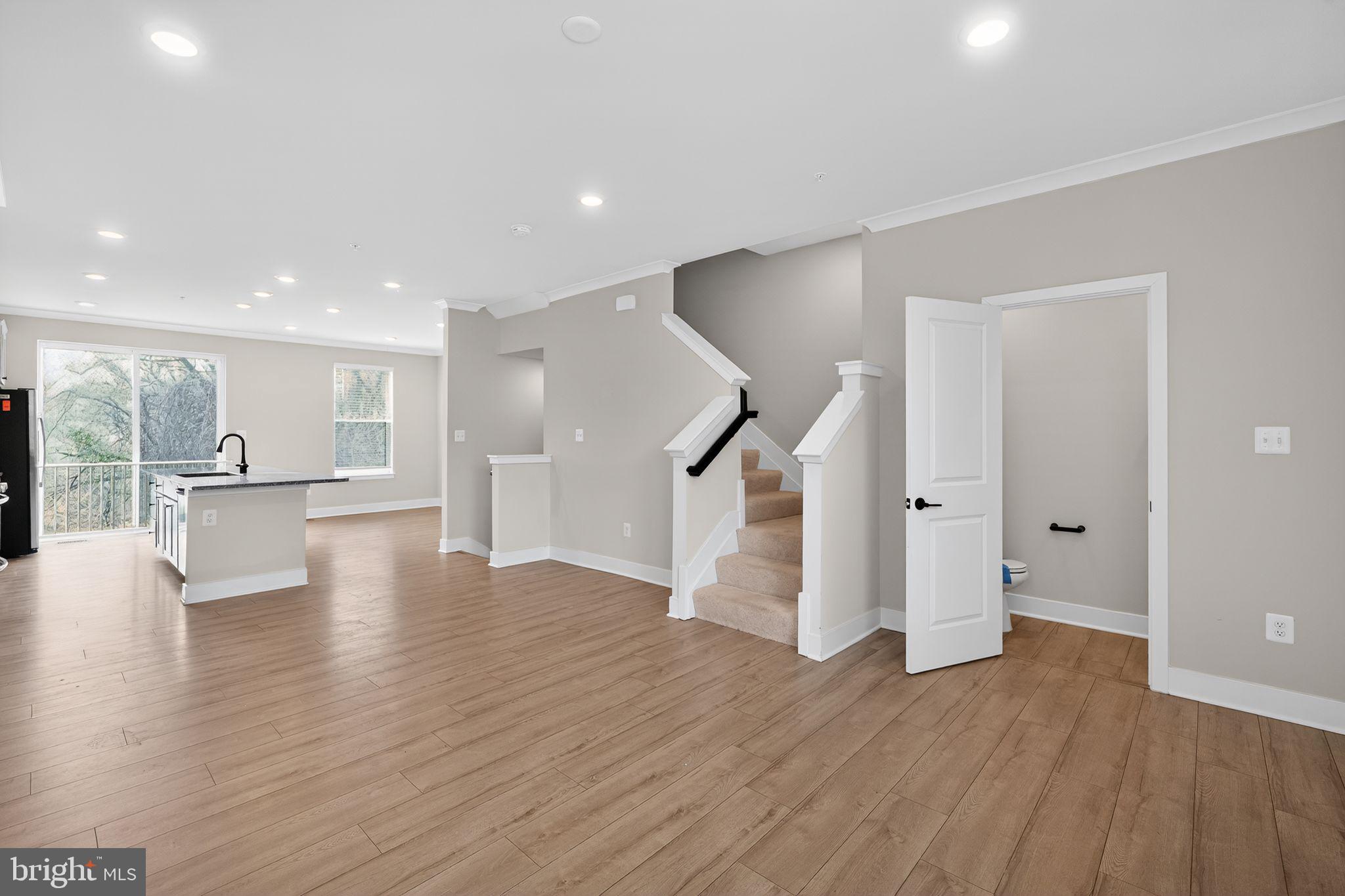 MEDFIELD - Residential