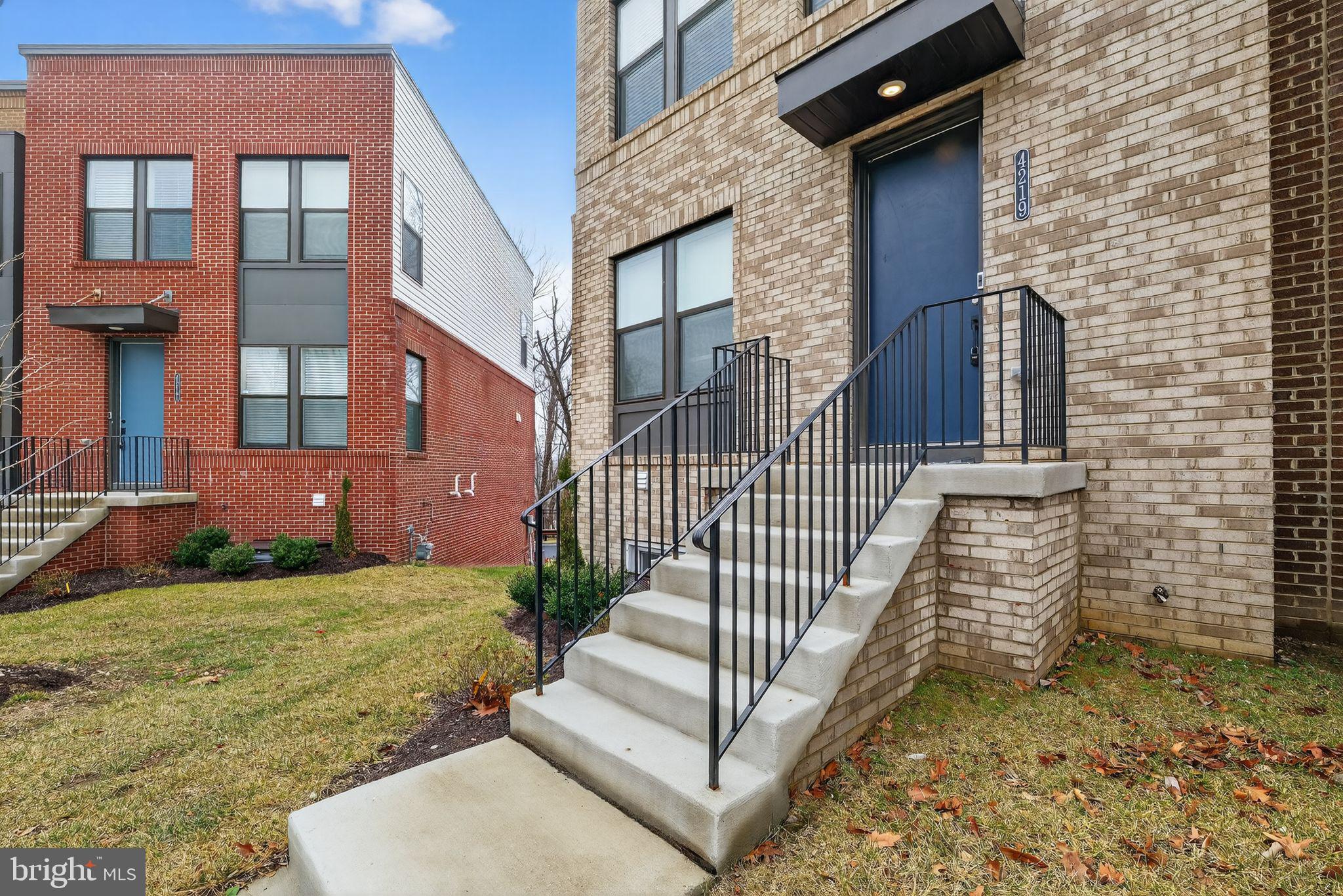 MEDFIELD - Residential