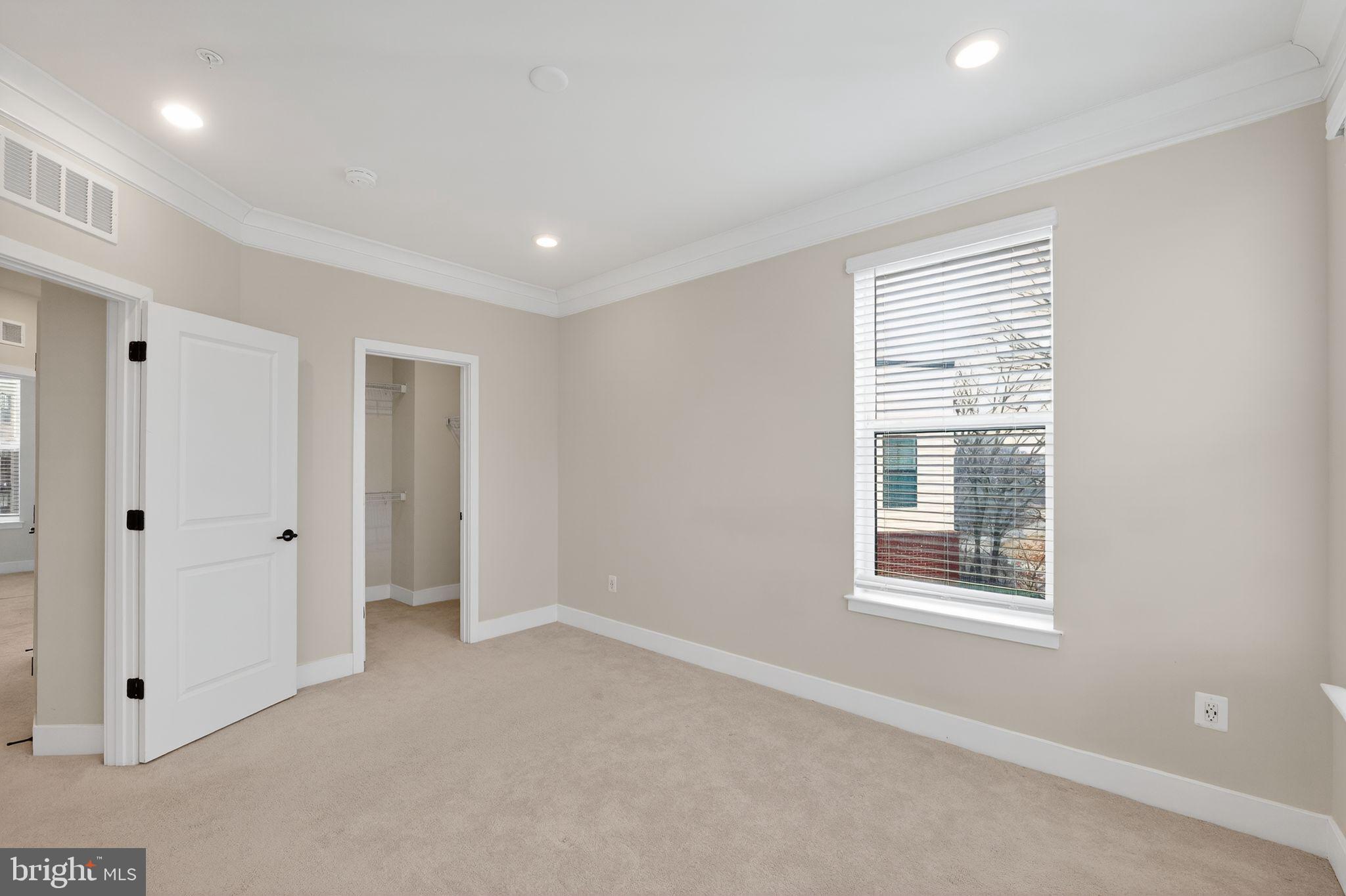 MEDFIELD - Residential