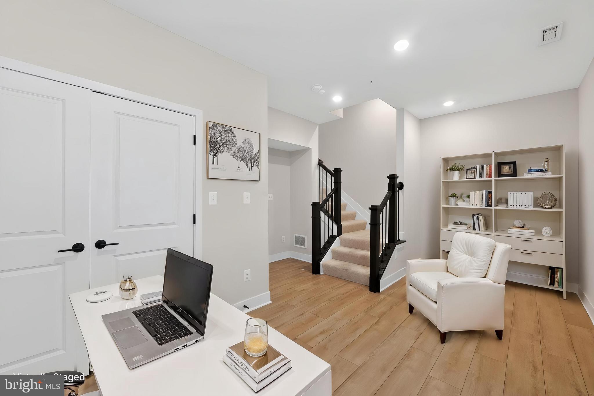 MEDFIELD - Residential