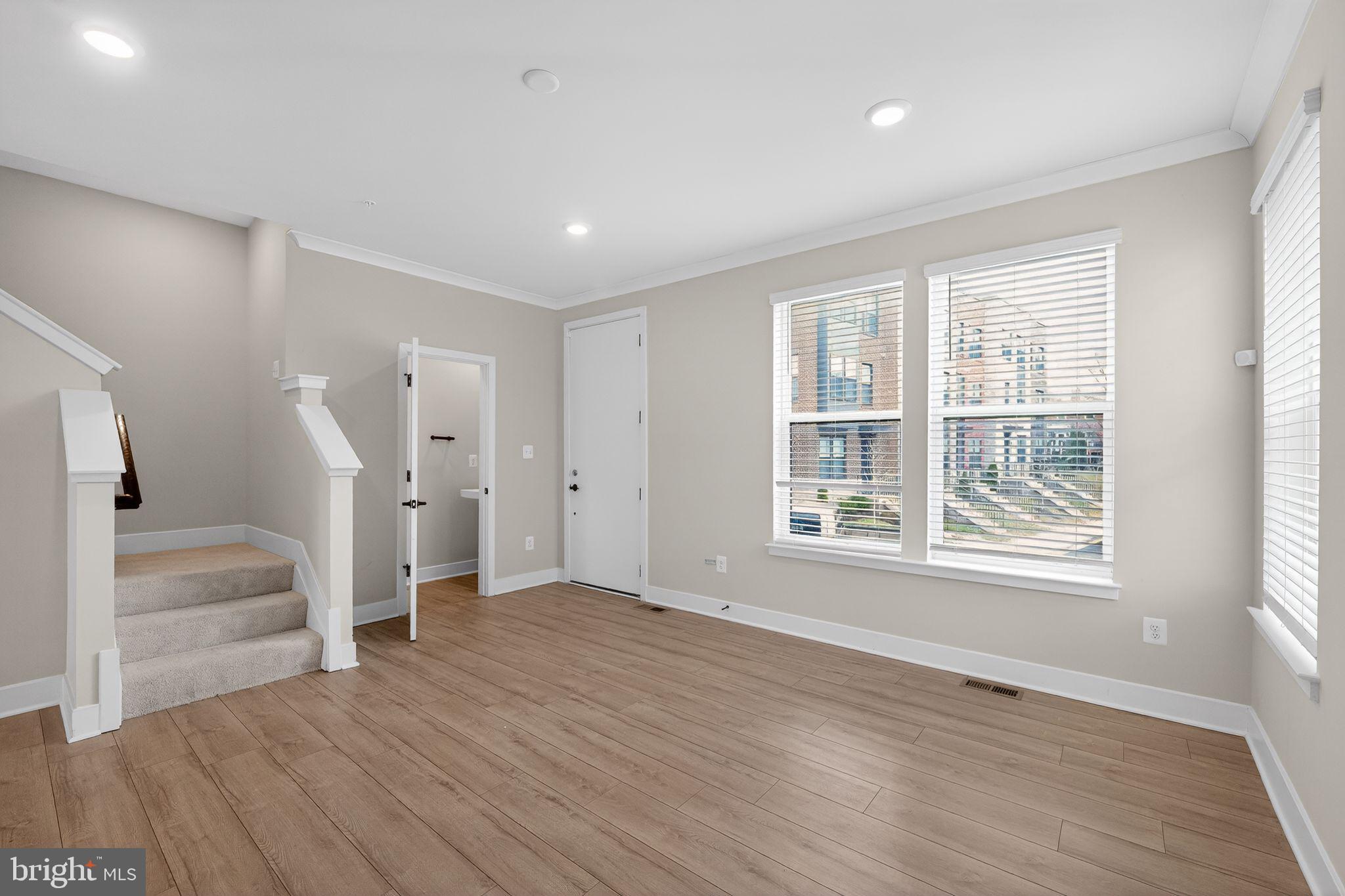 MEDFIELD - Residential