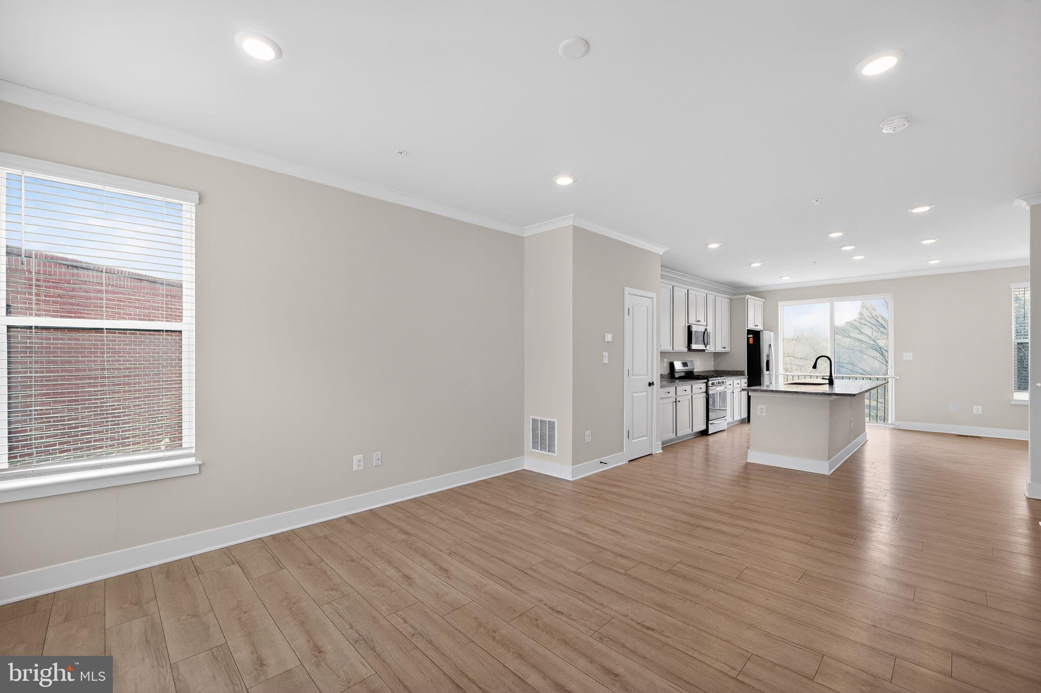 MEDFIELD - Residential