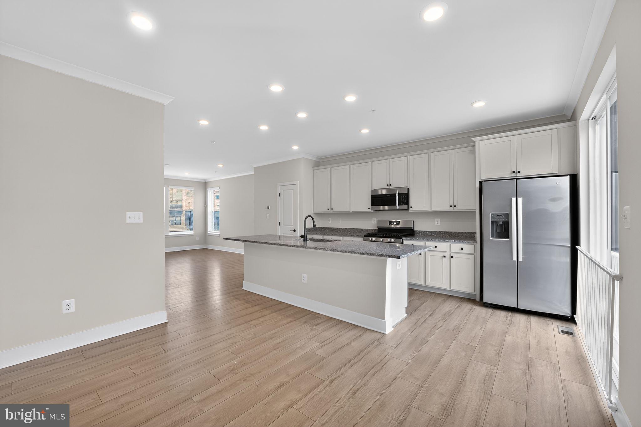 MEDFIELD - Residential