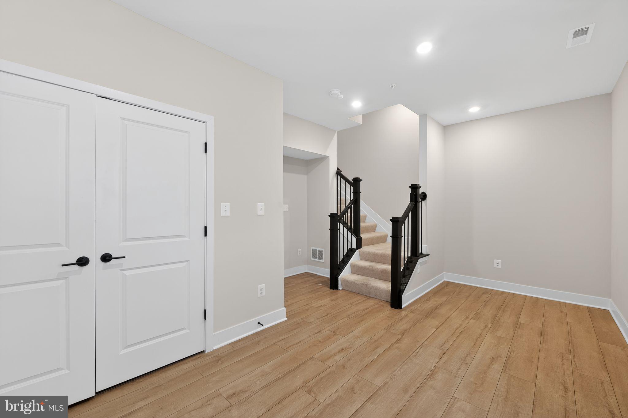 MEDFIELD - Residential