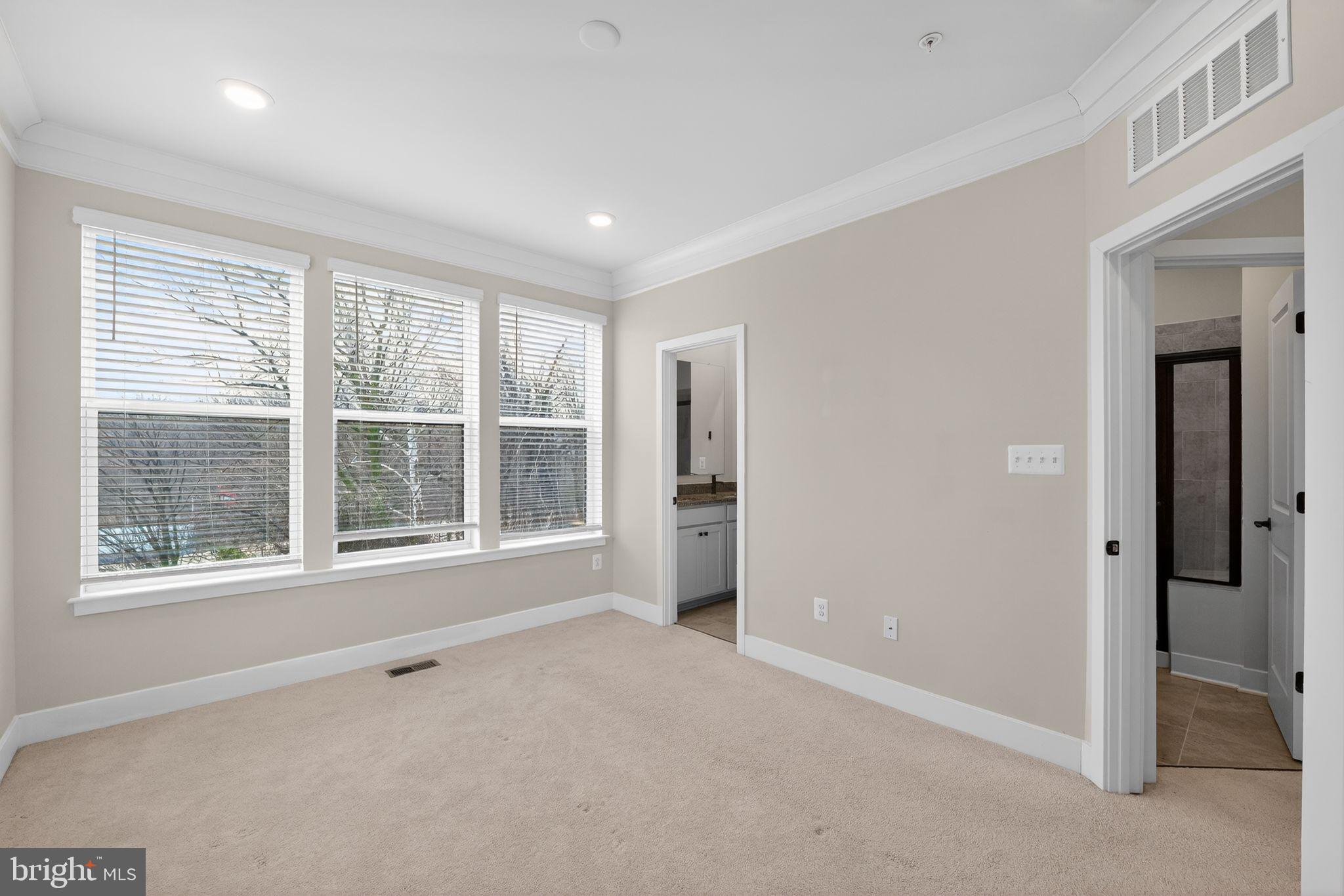 MEDFIELD - Residential