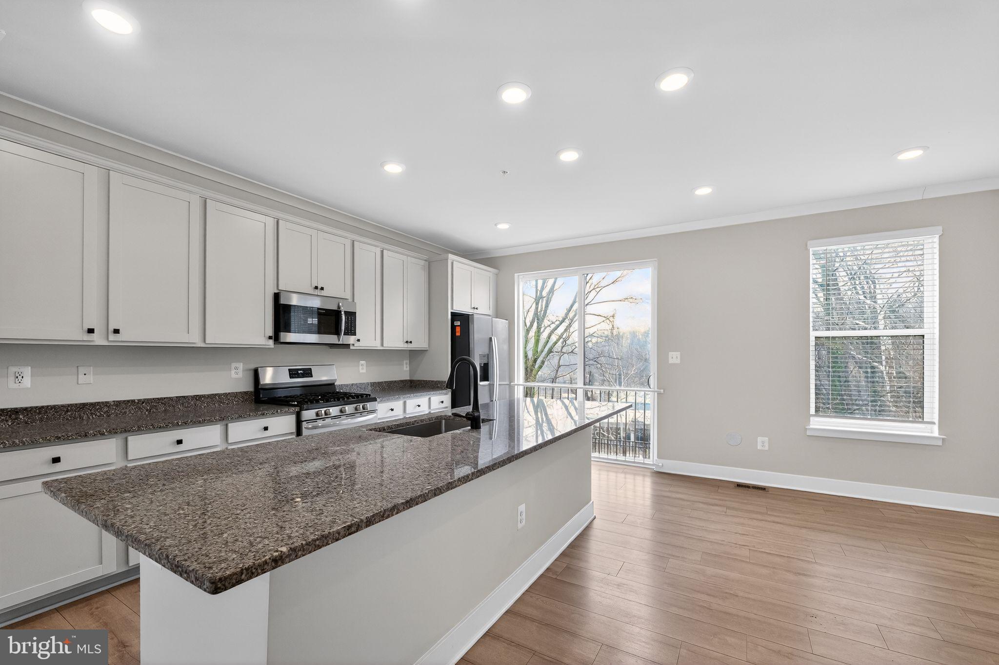 MEDFIELD - Residential