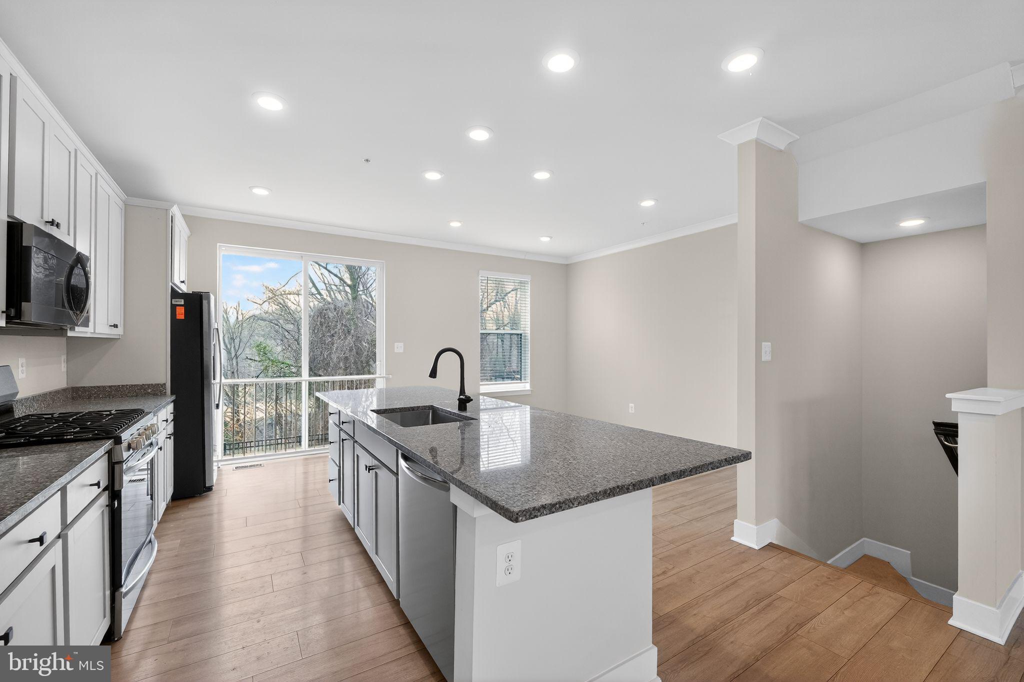 MEDFIELD - Residential