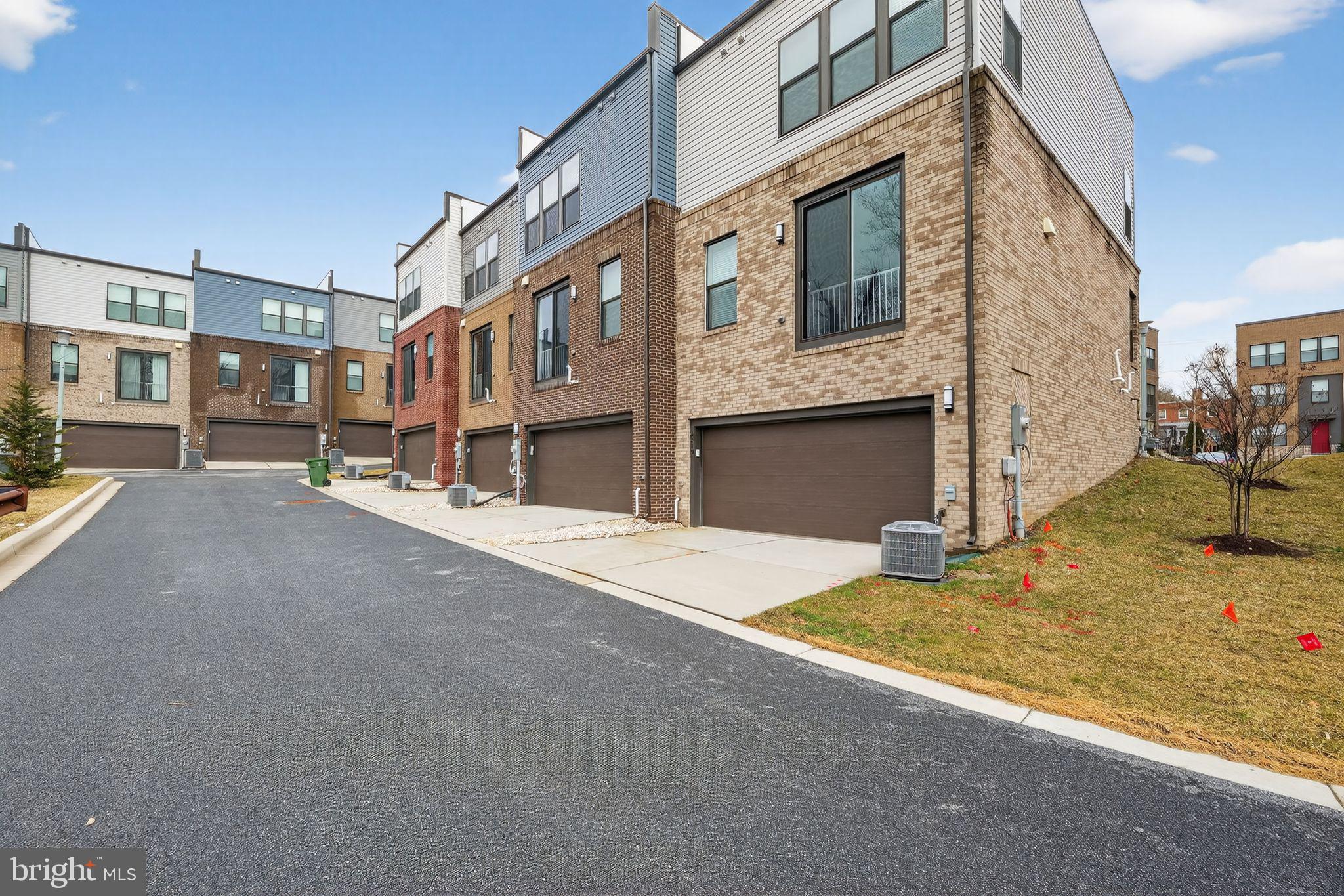 MEDFIELD - Residential