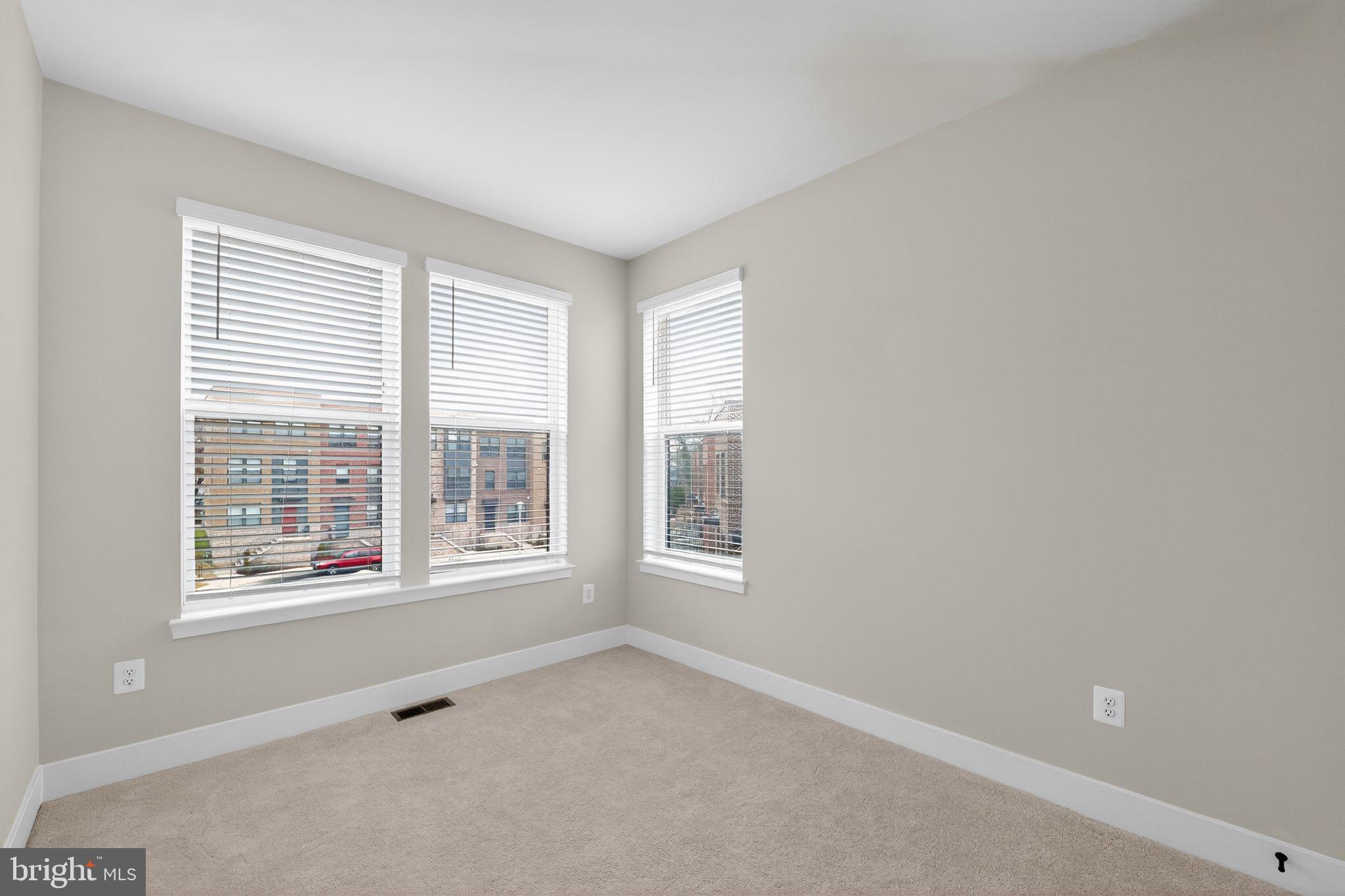 MEDFIELD - Residential