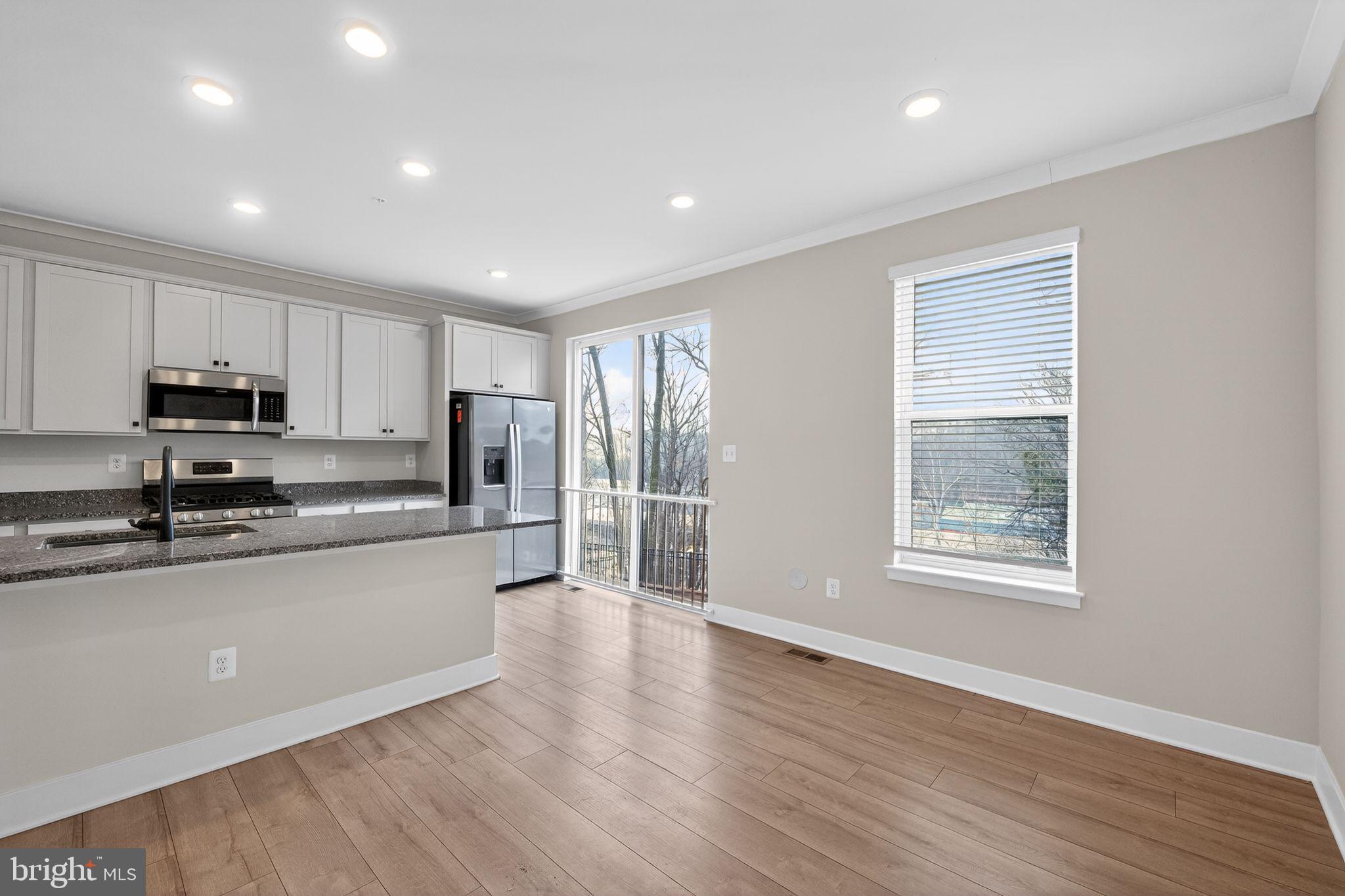 MEDFIELD - Residential