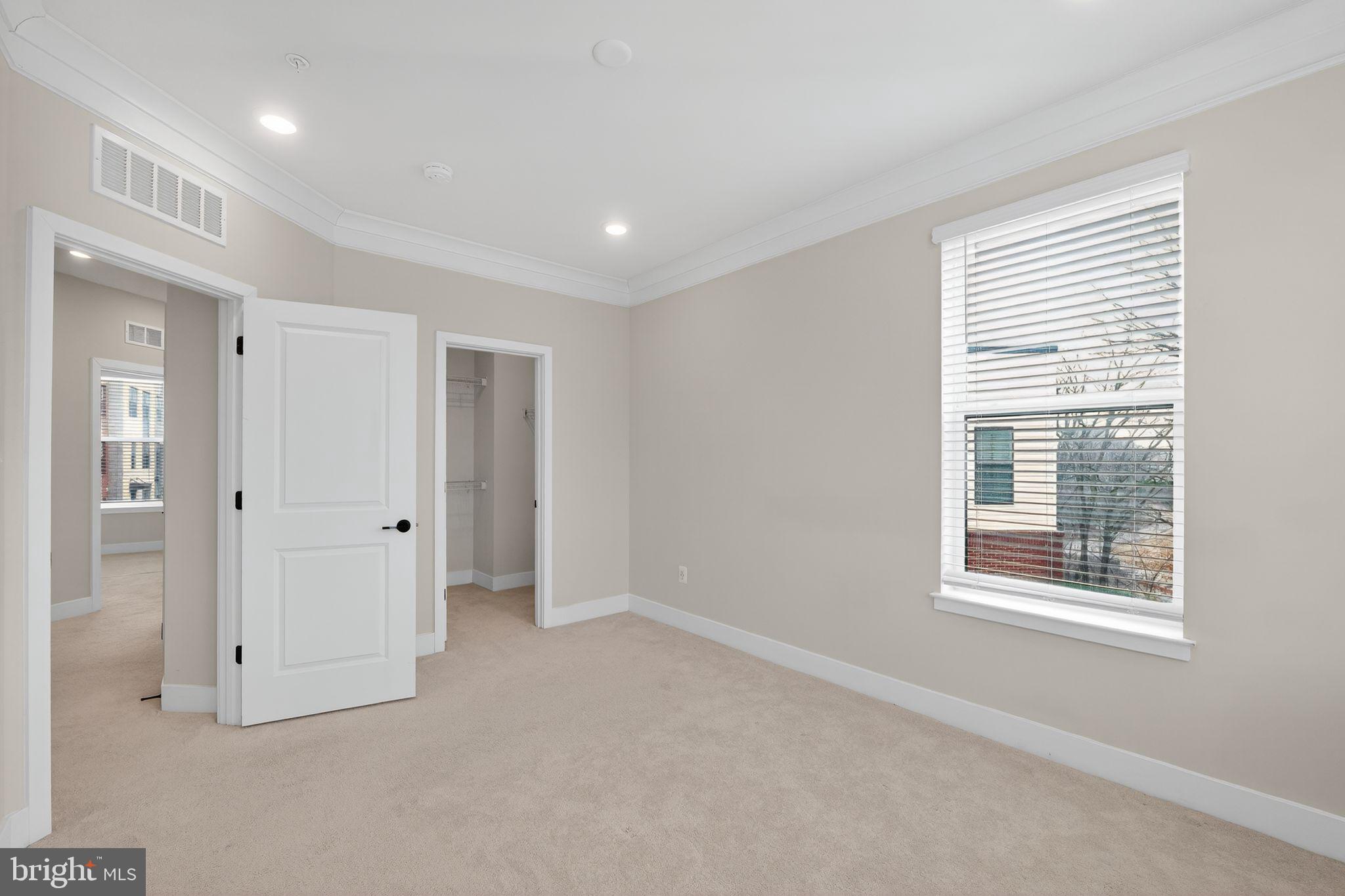 MEDFIELD - Residential