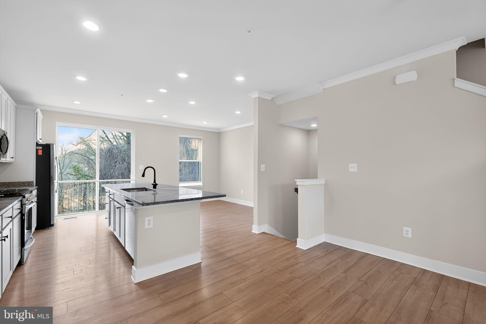 MEDFIELD - Residential