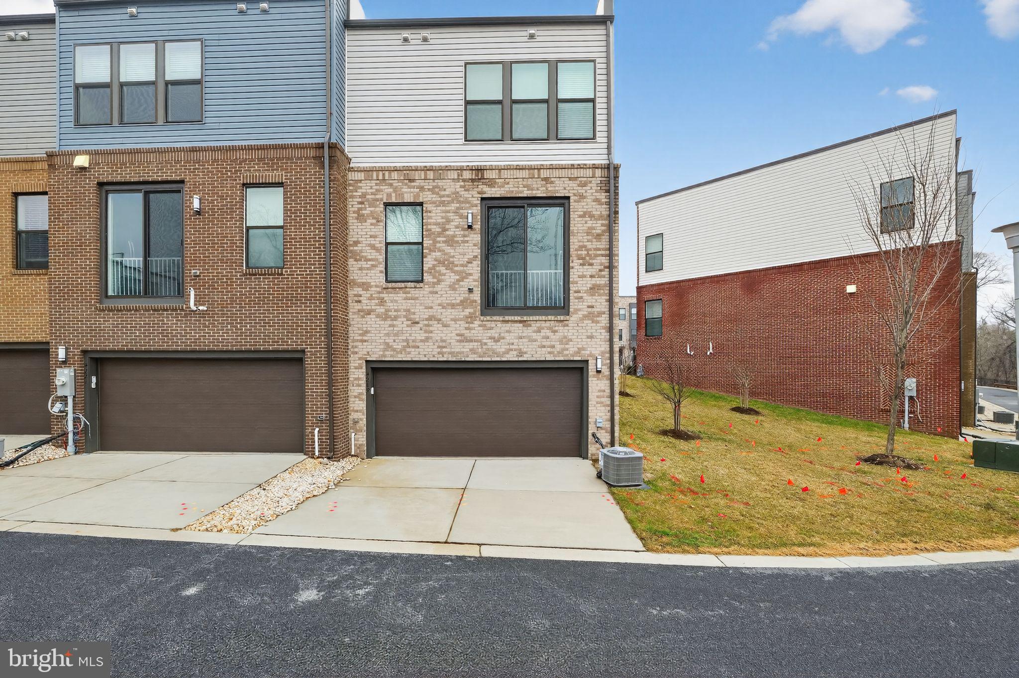 MEDFIELD - Residential