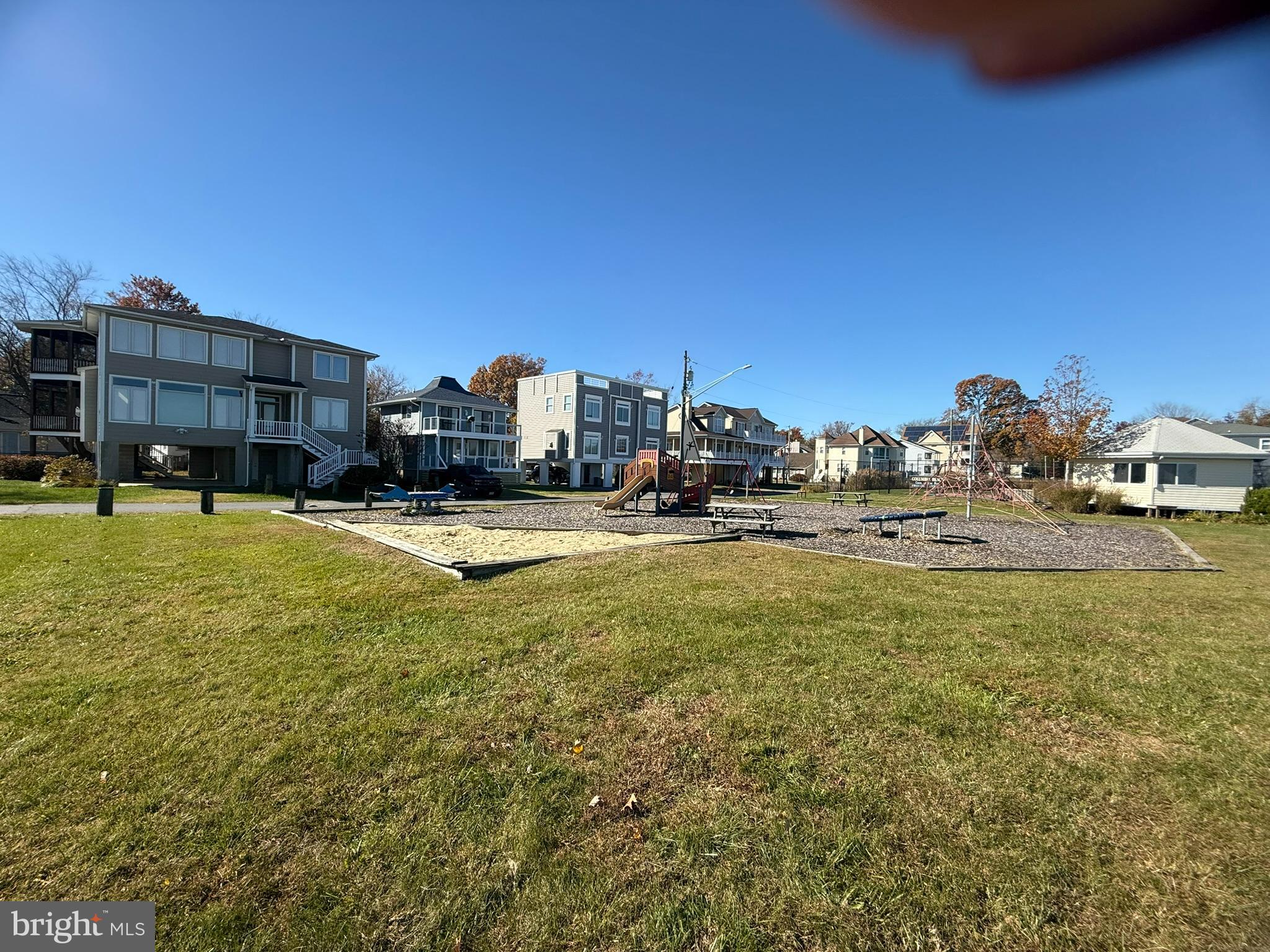 COLUMBIA BEACH - Residential