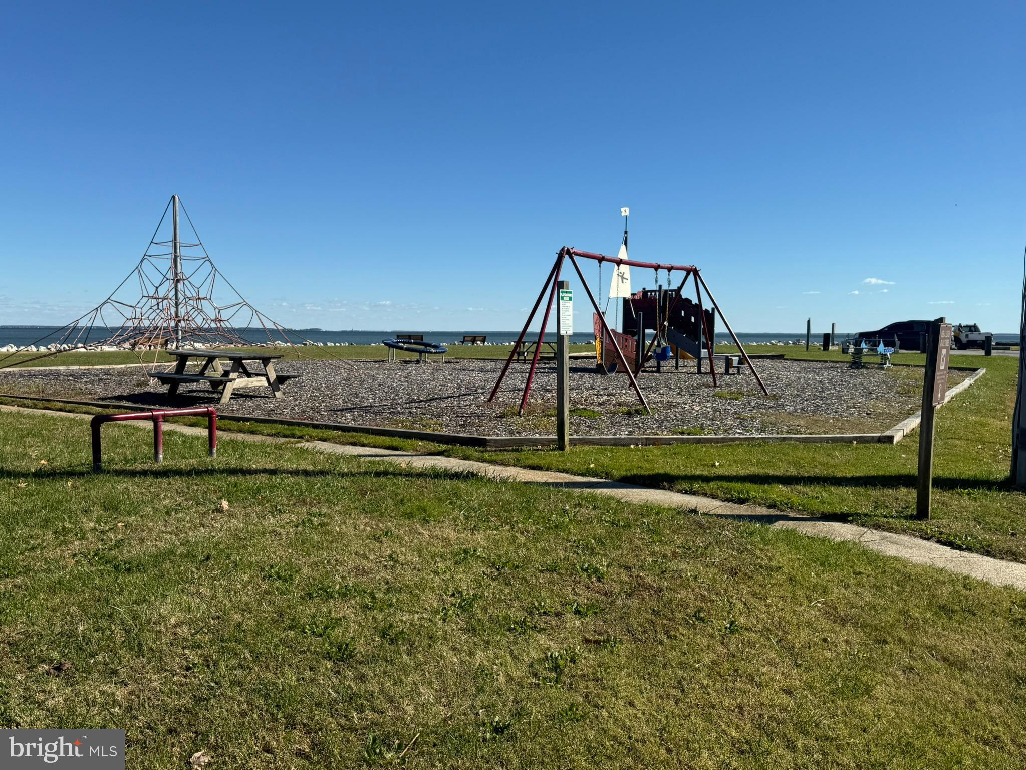 COLUMBIA BEACH - Residential