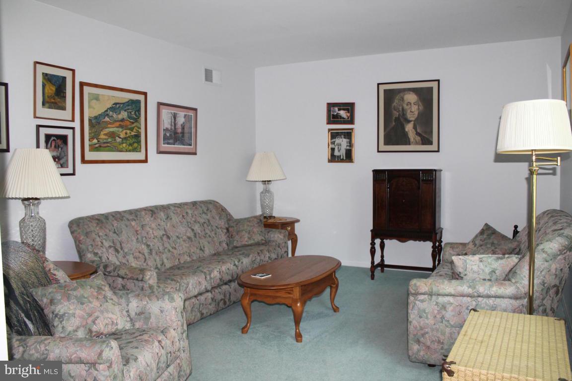 COUNTRY CLUB ESTATES - Residential