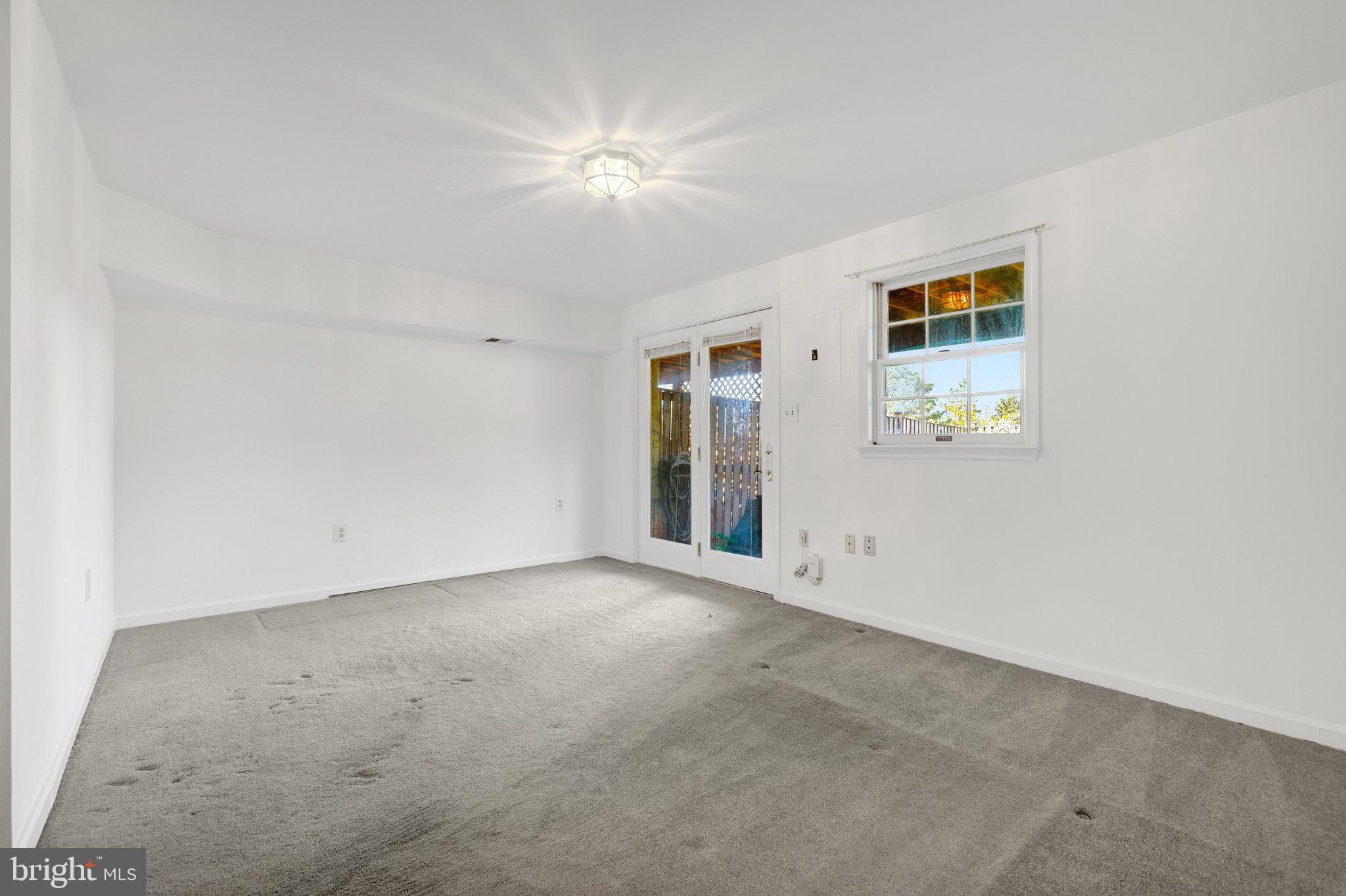 ASHBURN VILLAGE - Residential