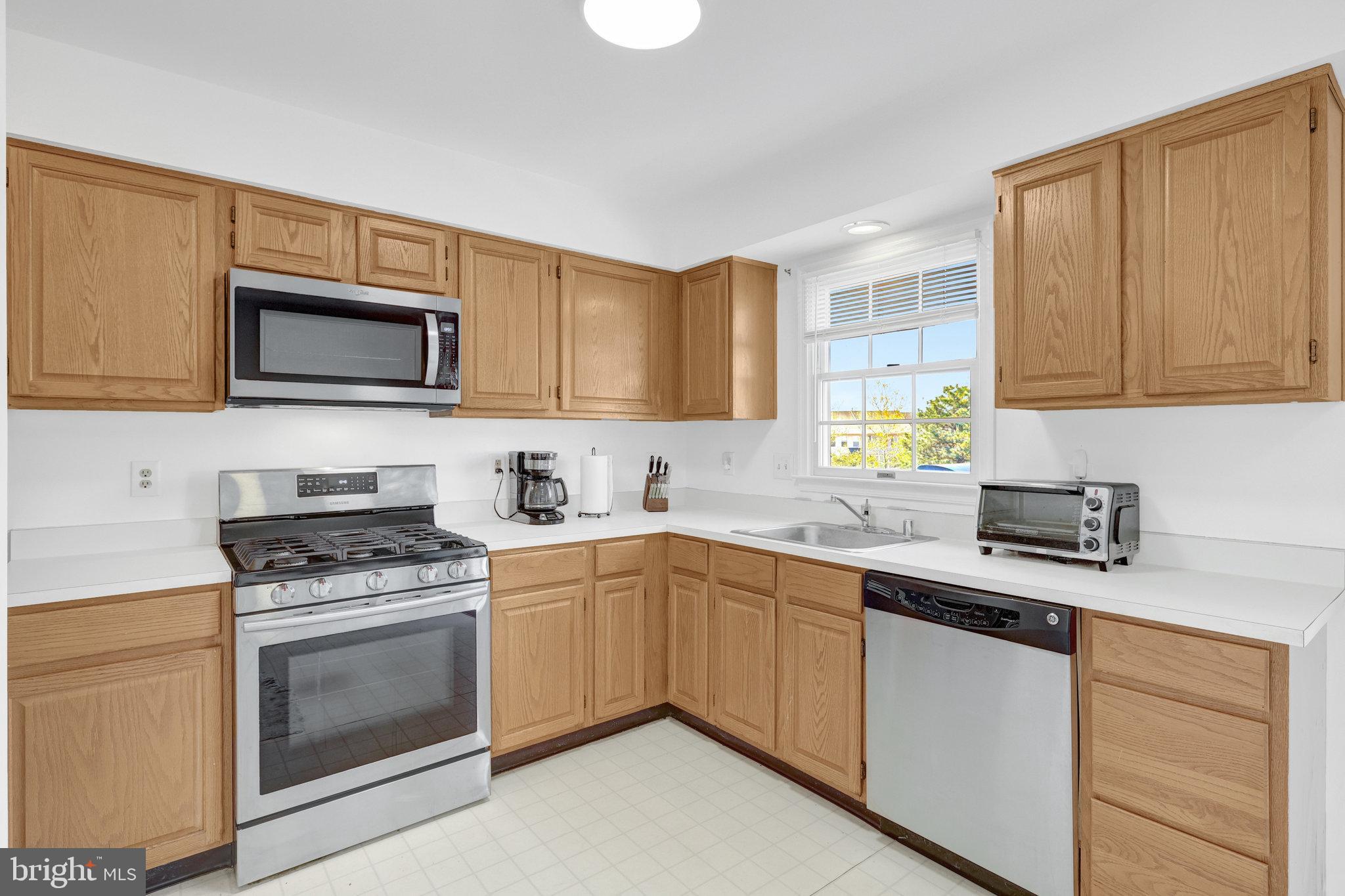 ASHBURN VILLAGE - Residential