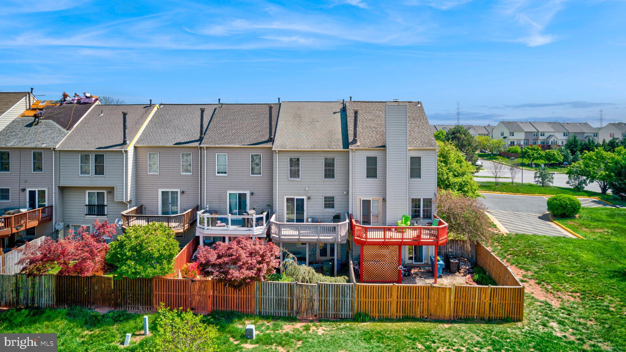 ASHBURN VILLAGE - Residential