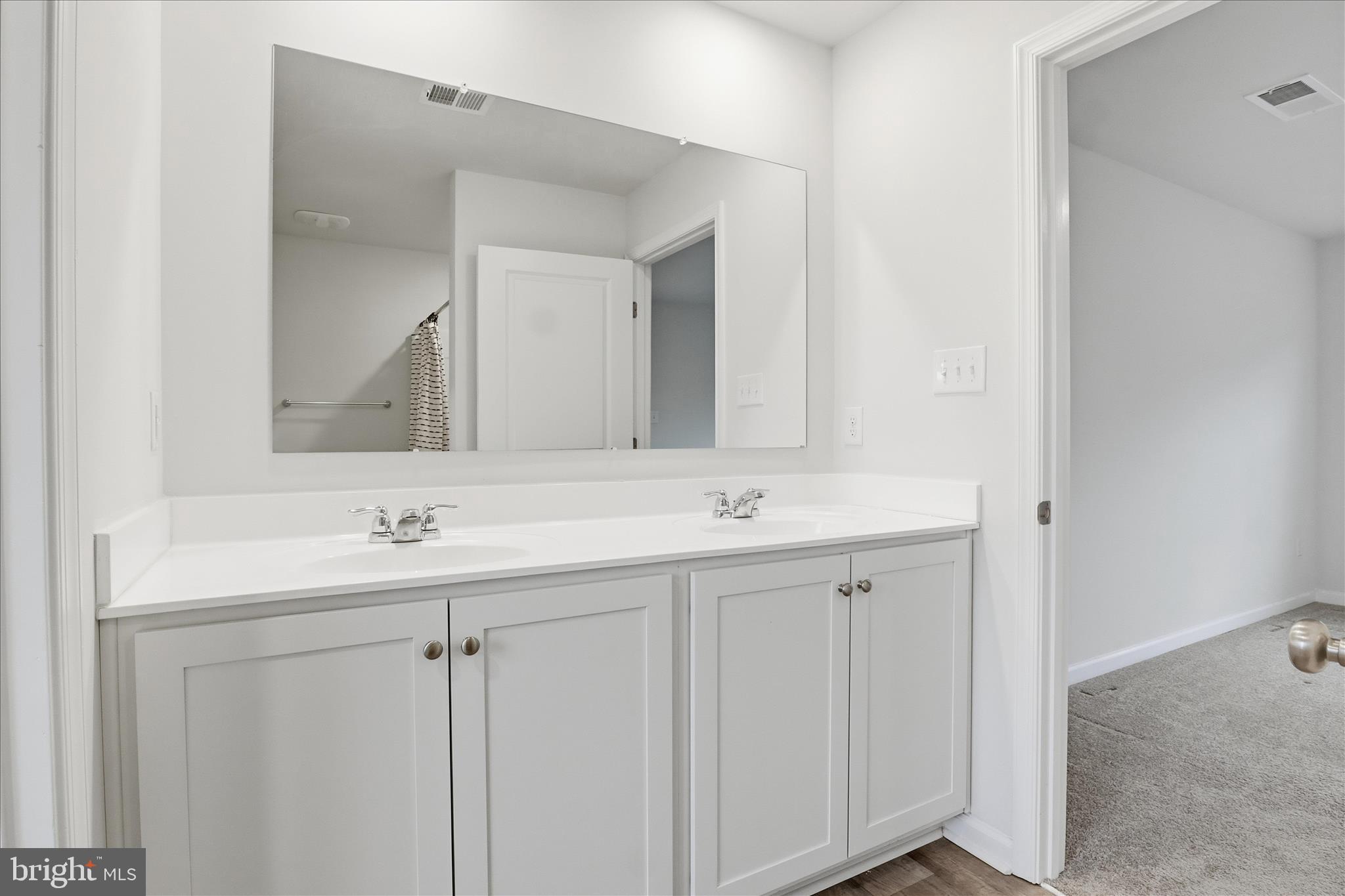 LADYSMITH VILLAGE - Residential