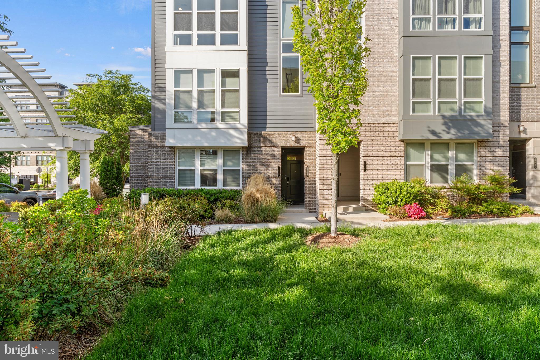 METROPARK AT ARROWBROOK - Residential