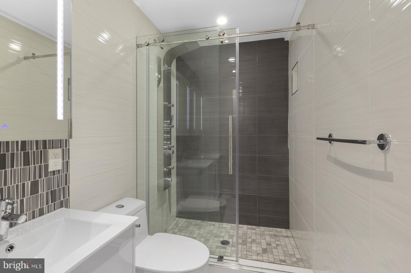 FAIRMOUNT - Residential Lease