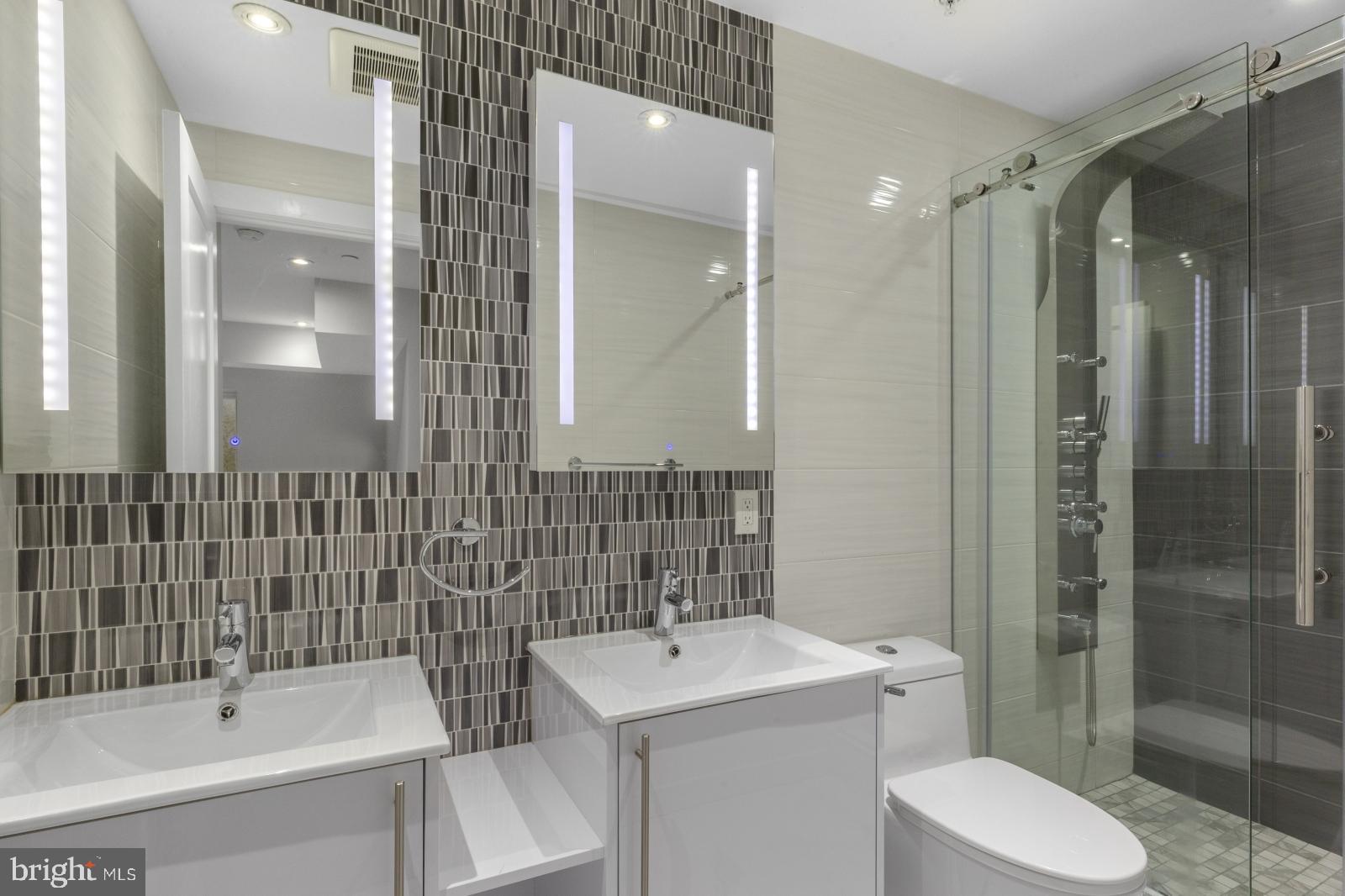 FAIRMOUNT - Residential Lease