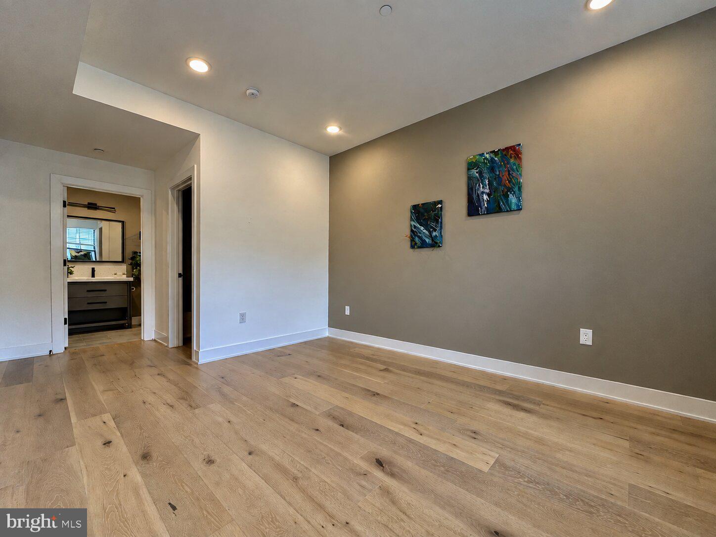 1232 N FRONT STREET 2D