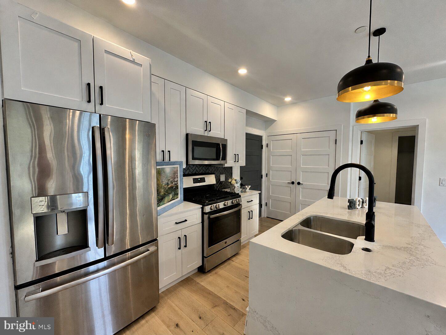 1232 N FRONT STREET 2D
