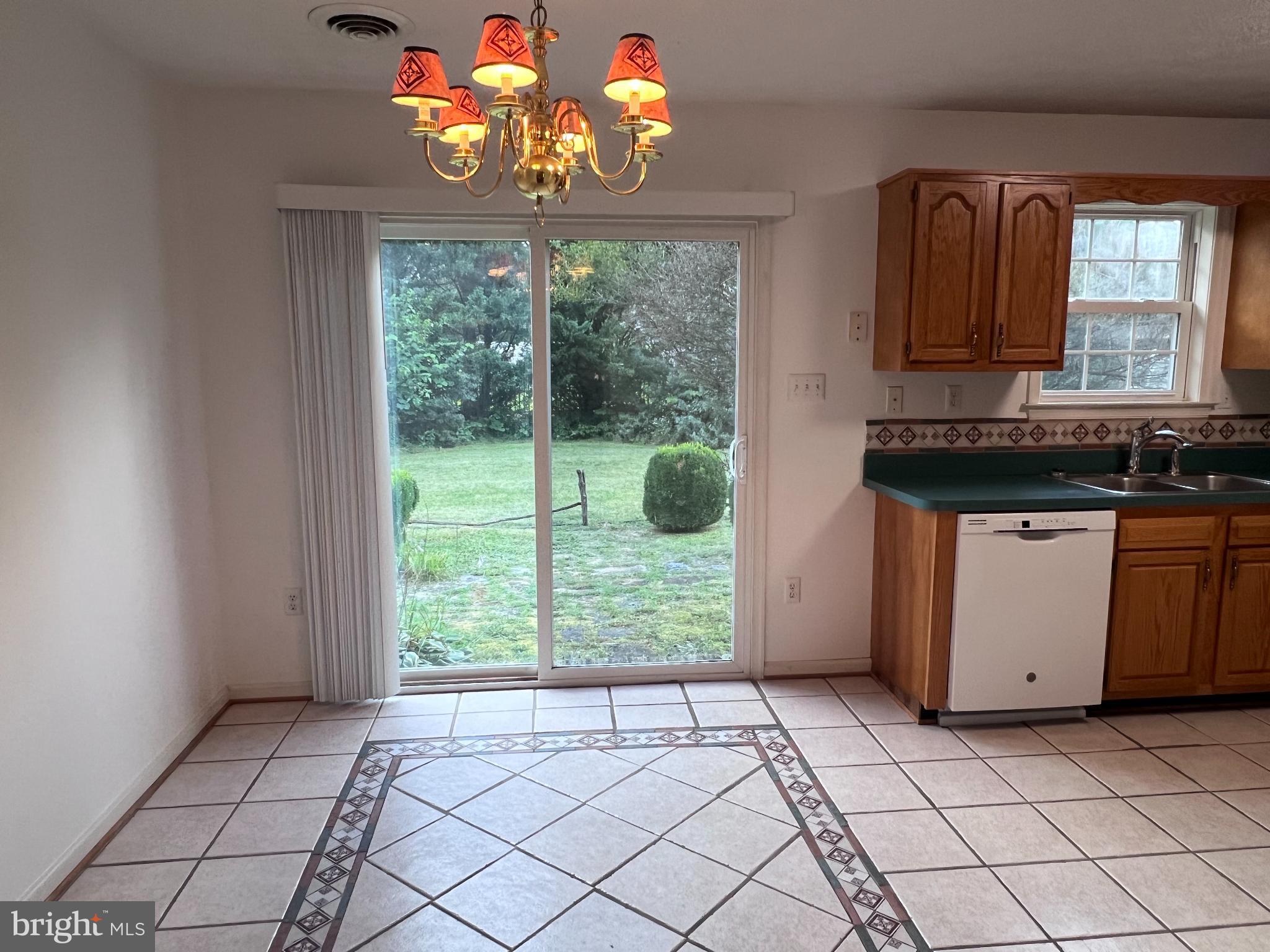 HILLVIEW - Residential Lease