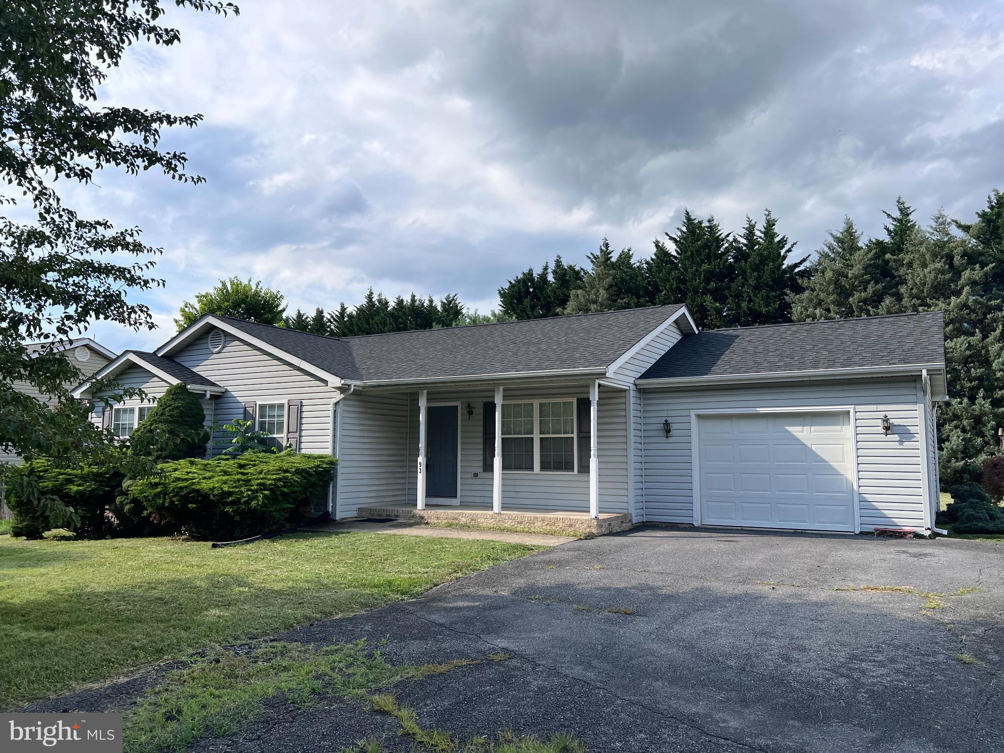 HILLVIEW - Residential Lease