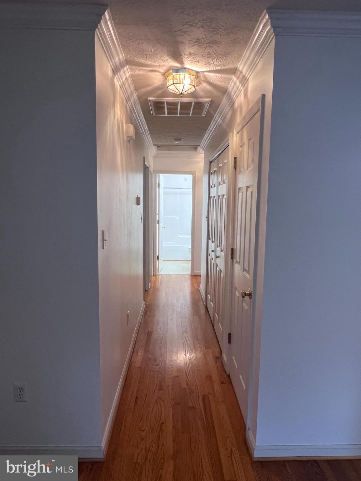 HILLVIEW - Residential Lease