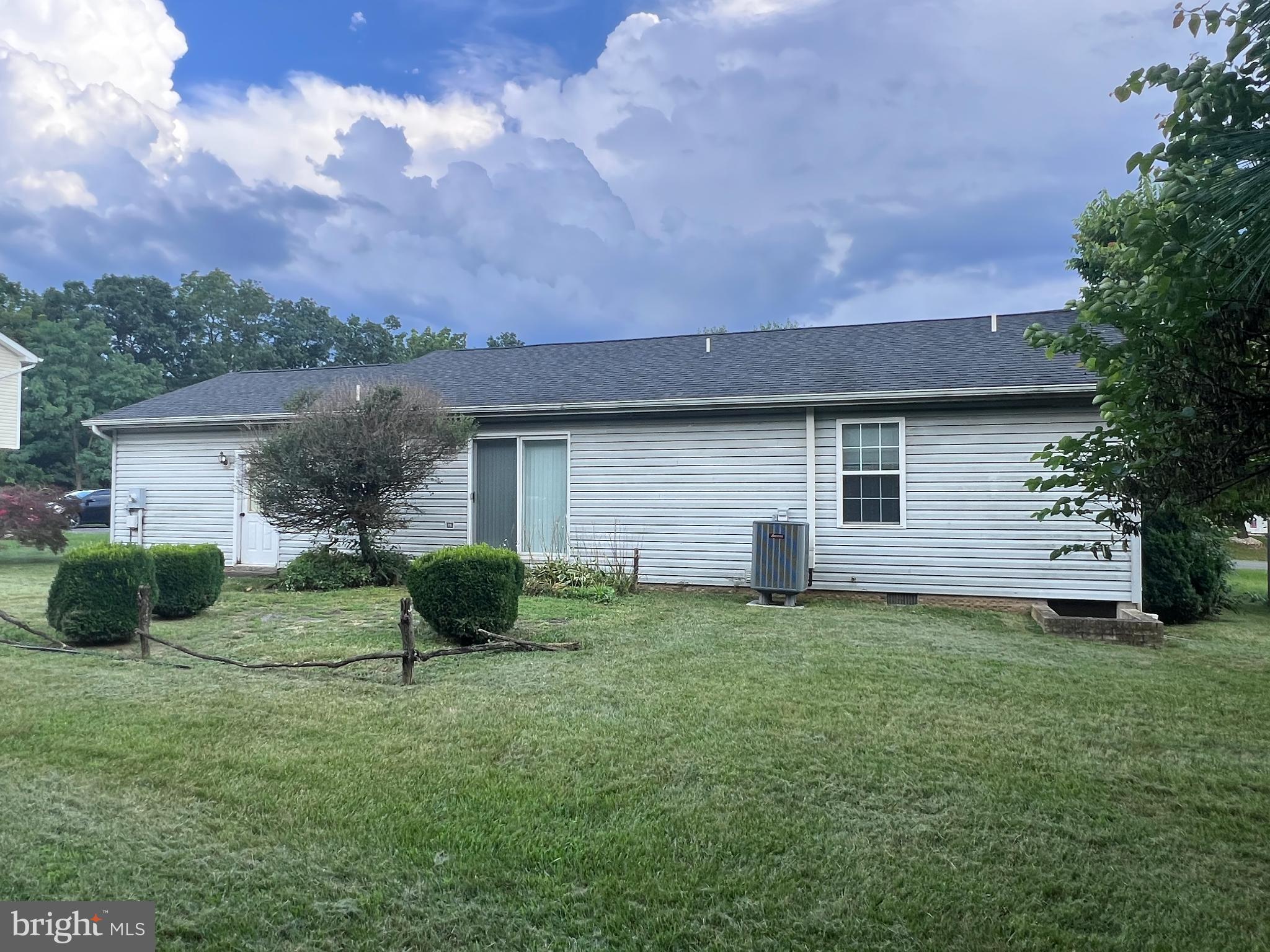 HILLVIEW - Residential Lease