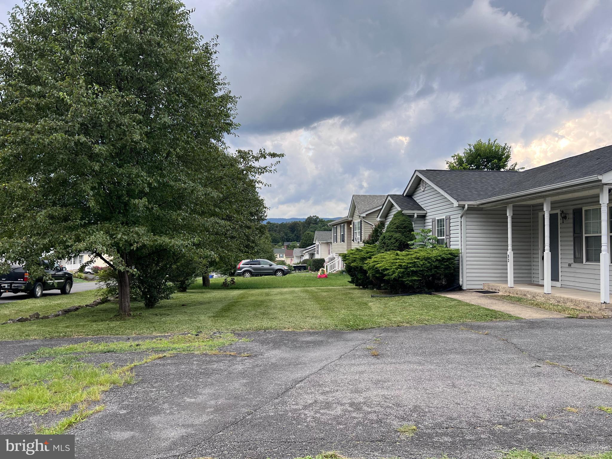 HILLVIEW - Residential Lease