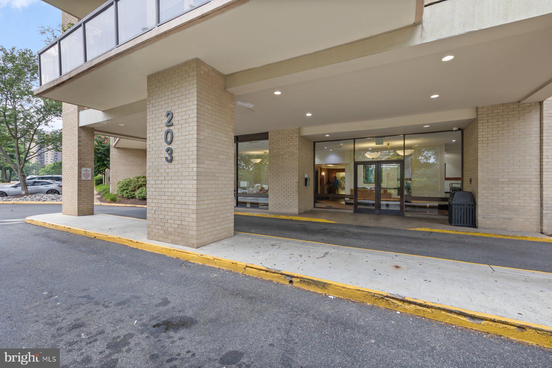 203 YOAKUM PARKWAY 1206