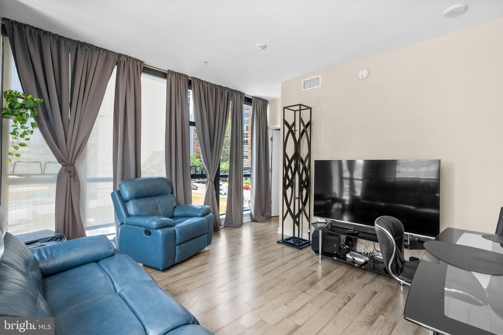 1320 FENWICK LANE 302