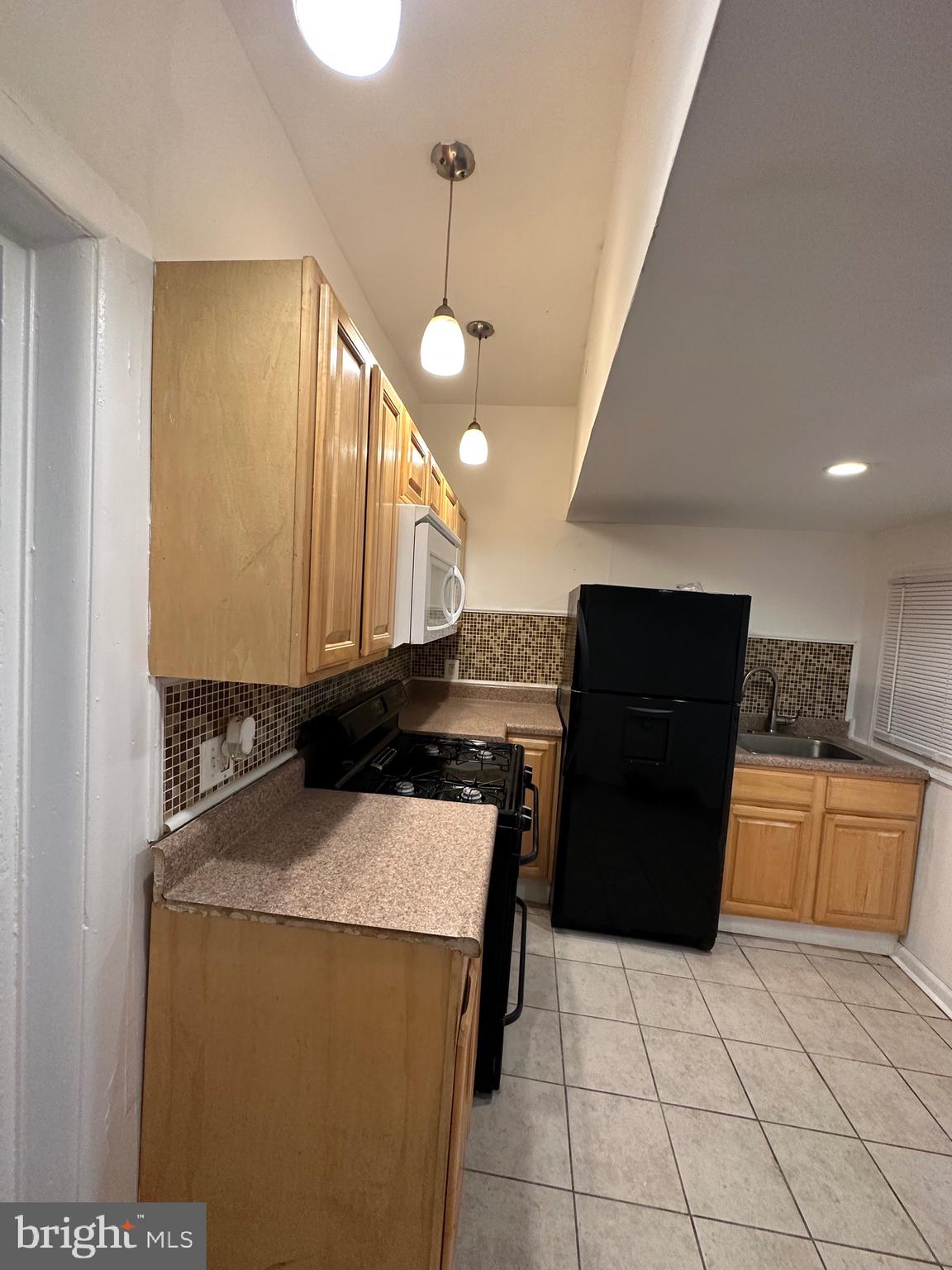 STRAWBERRY MANSION - Residential Income