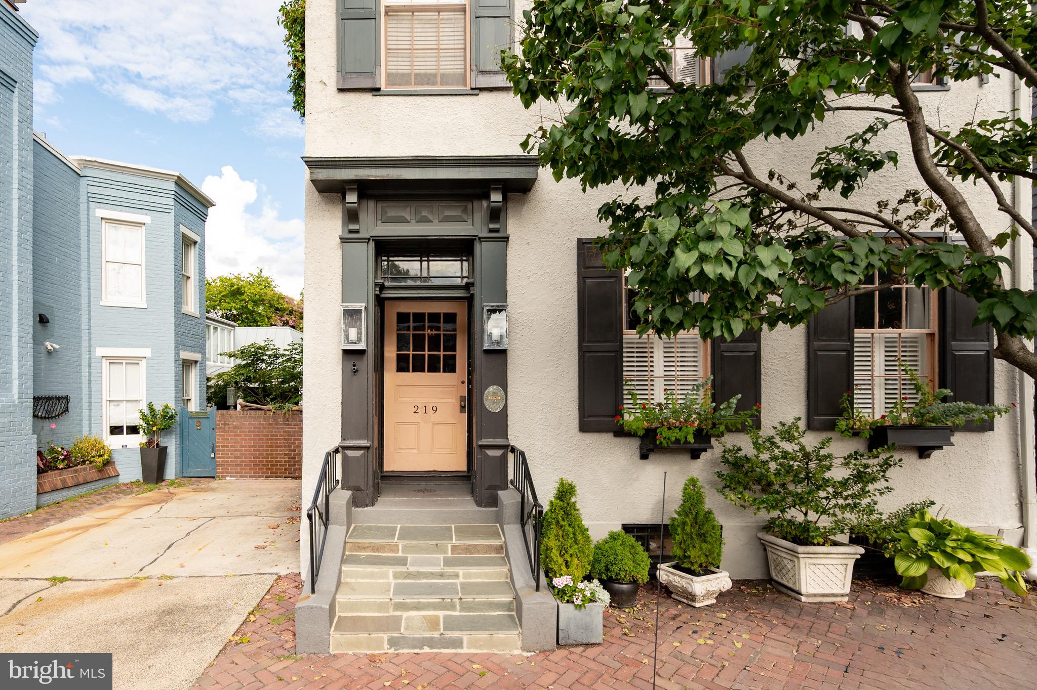 OLD TOWN ALEXANDRIA - Residential Lease