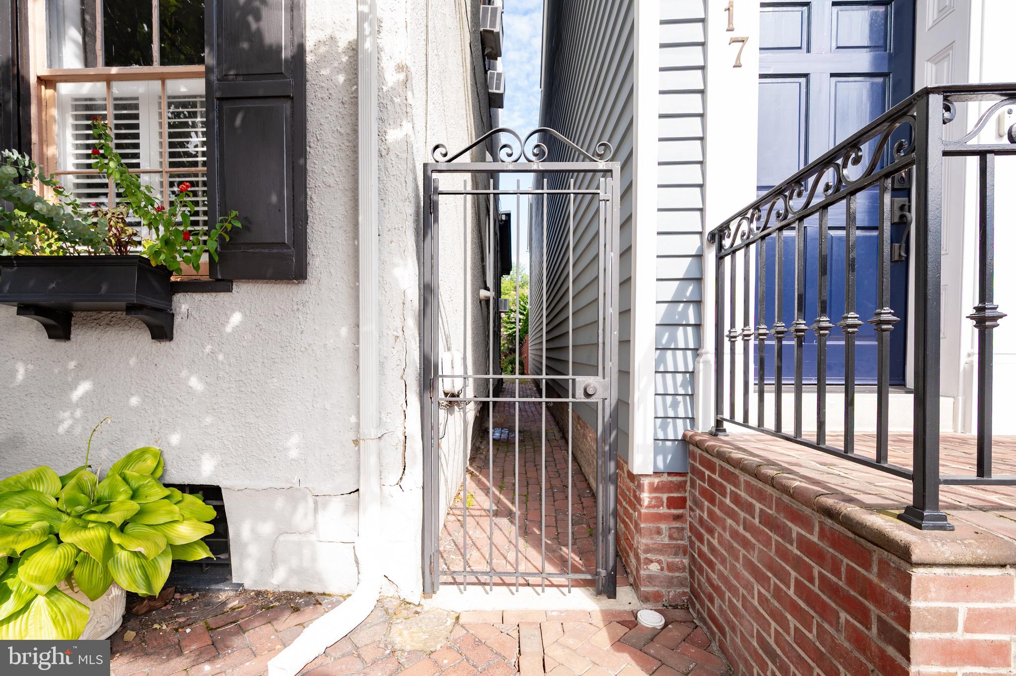 OLD TOWN ALEXANDRIA - Residential Lease