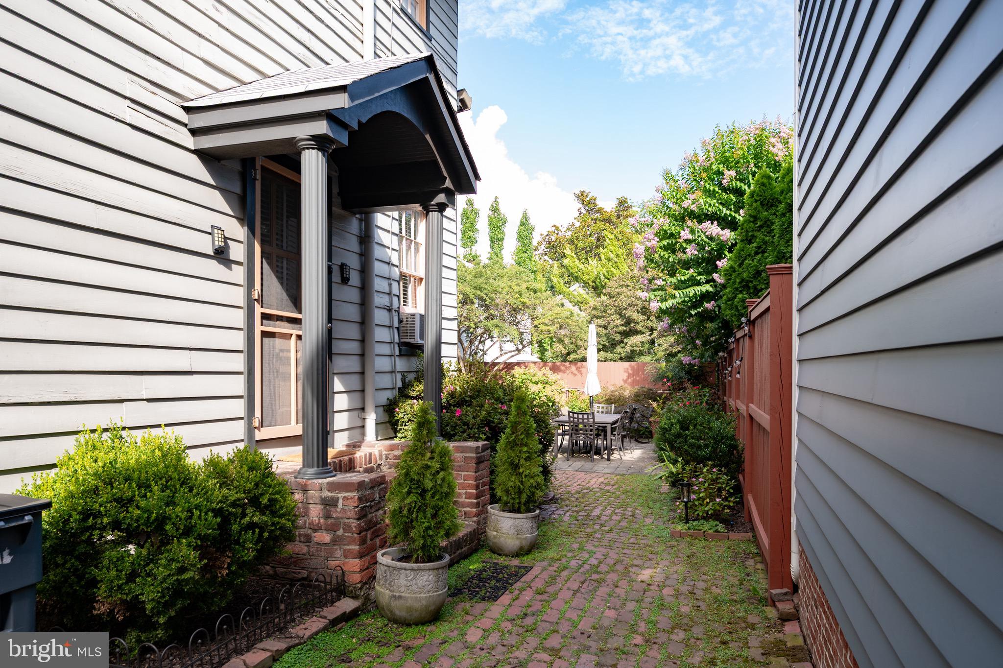 OLD TOWN ALEXANDRIA - Residential Lease