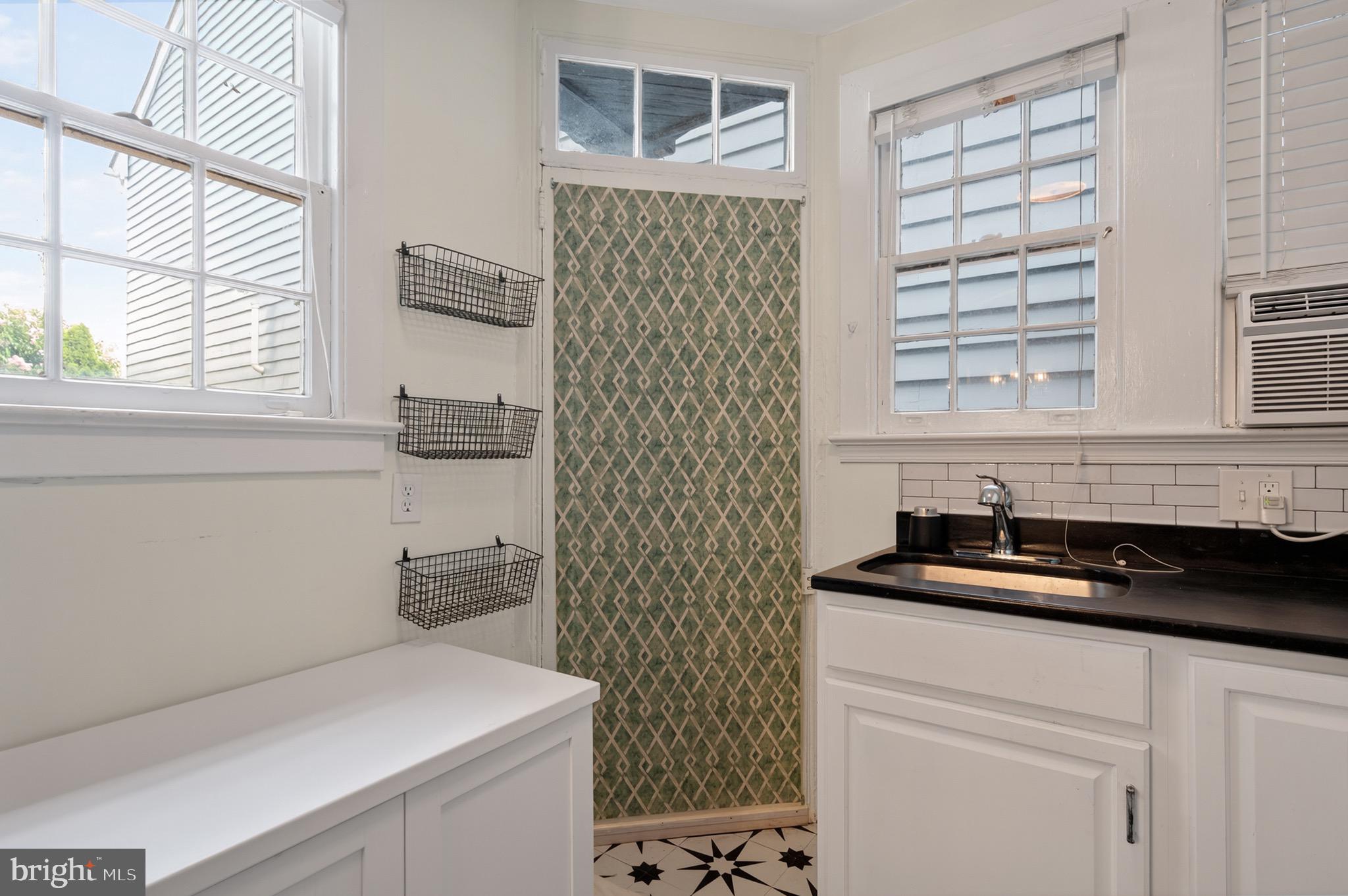 OLD TOWN ALEXANDRIA - Residential Lease