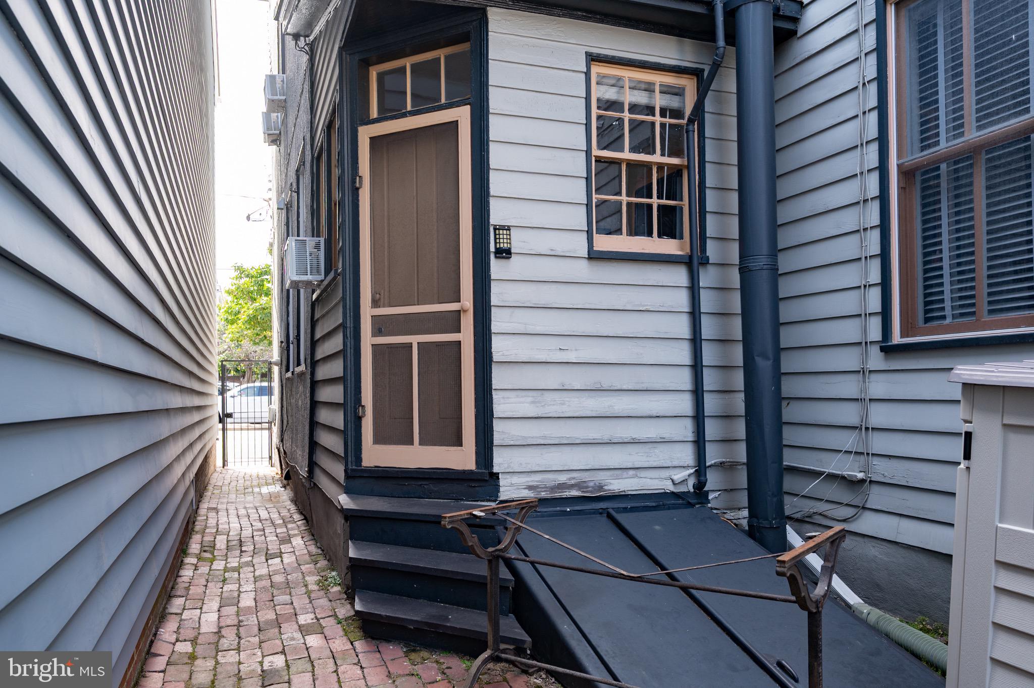 OLD TOWN ALEXANDRIA - Residential Lease