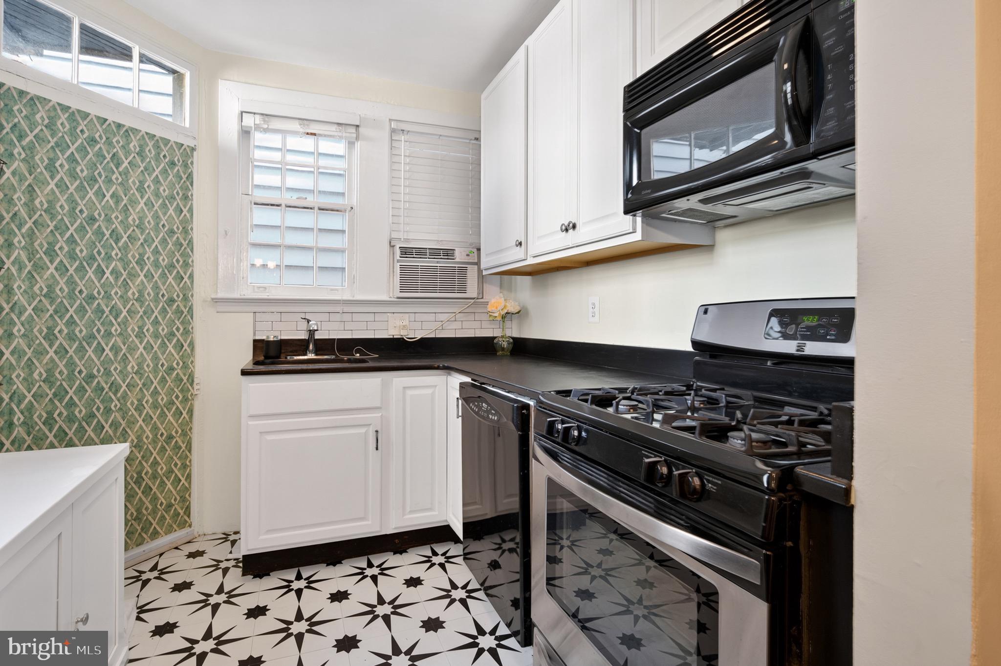 OLD TOWN ALEXANDRIA - Residential Lease