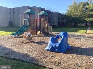 HUNTLEY SQUARE CONDOMINIUMS - Residential