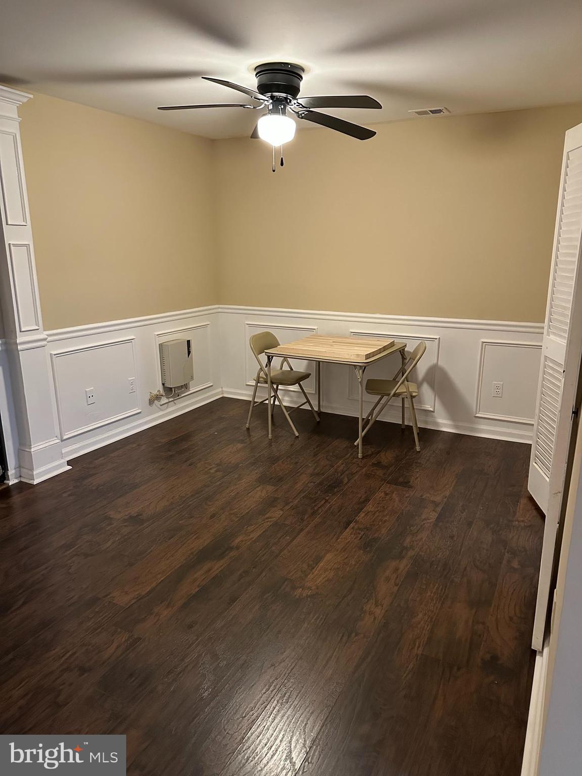 HUNTLEY SQUARE CONDOMINIUMS - Residential