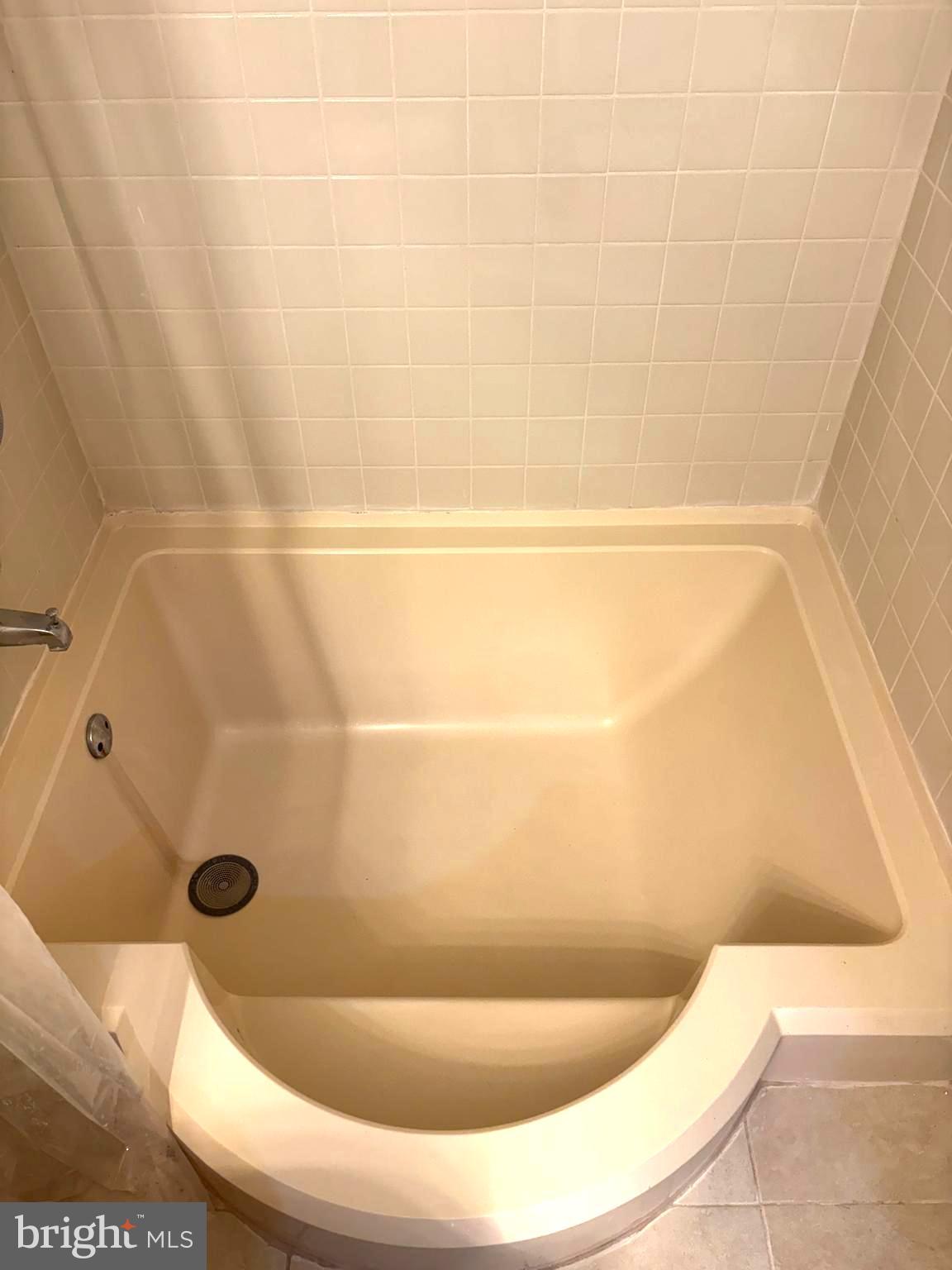 HUNTLEY SQUARE CONDOMINIUMS - Residential