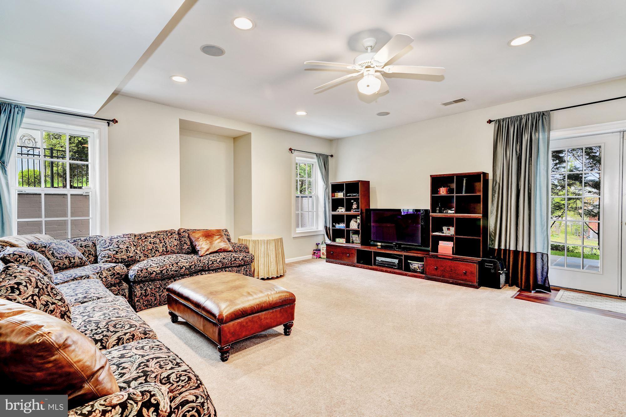 SHIRLEY WOODS - Residential