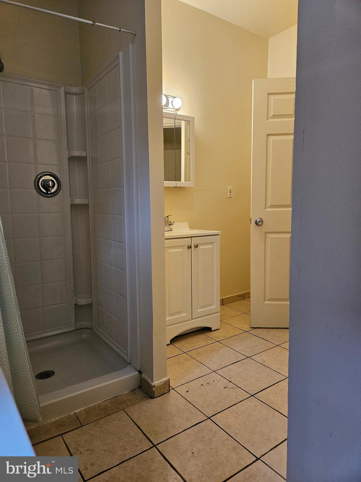 UNIVERSITY CITY - Residential Lease