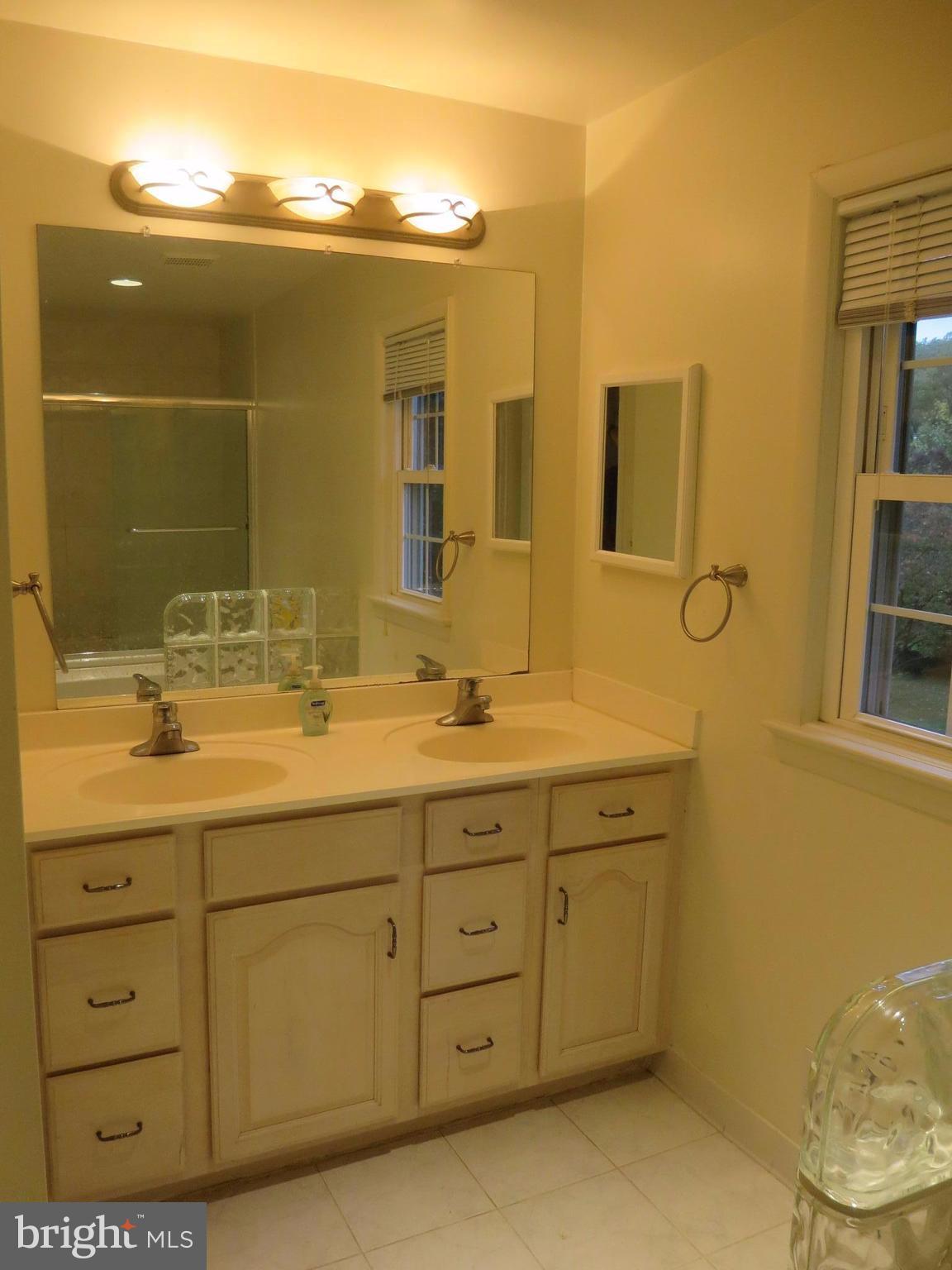 FAIRFAX - Residential Lease